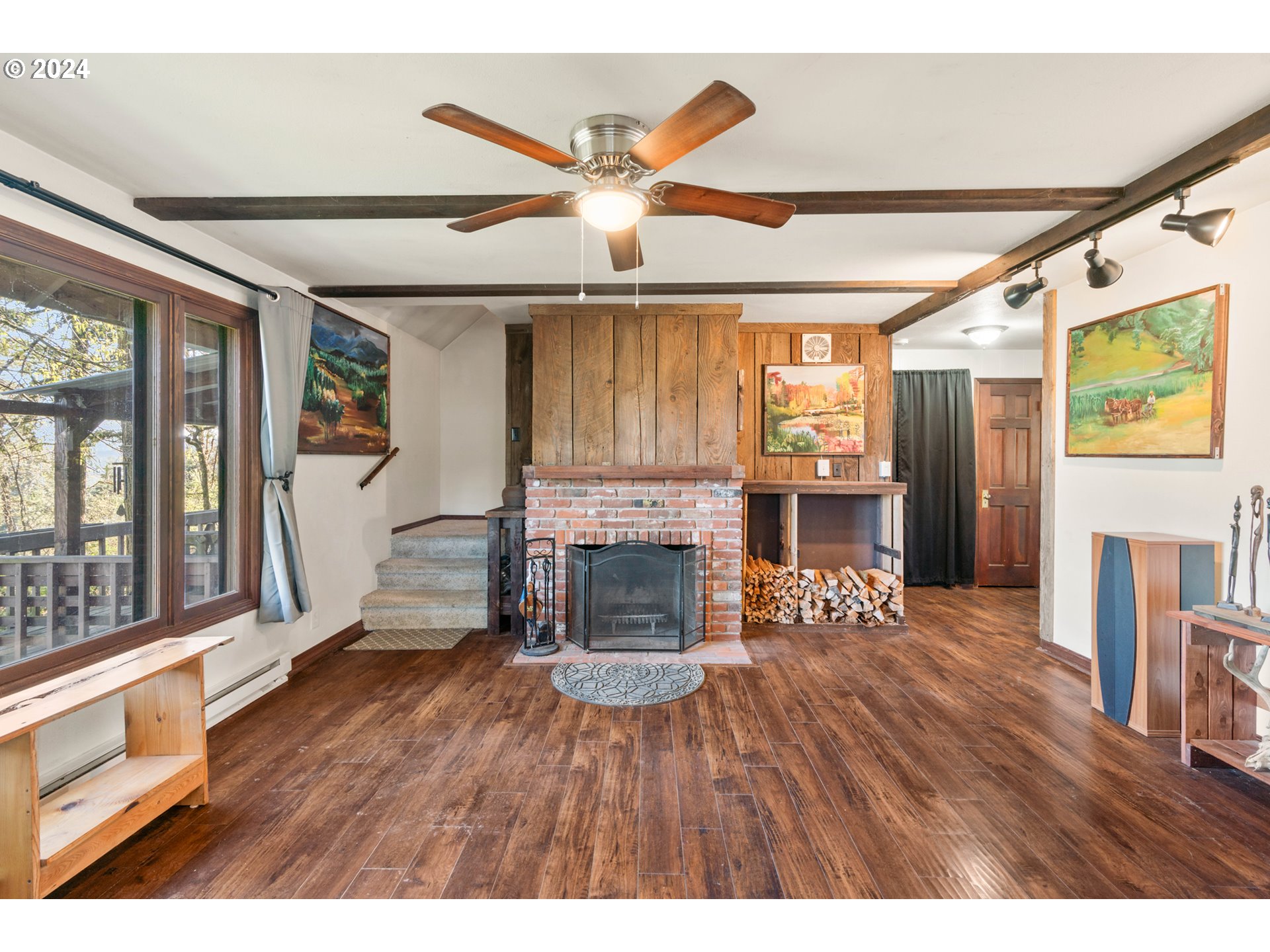 5232 MADRONA HEIGHTS DR NE