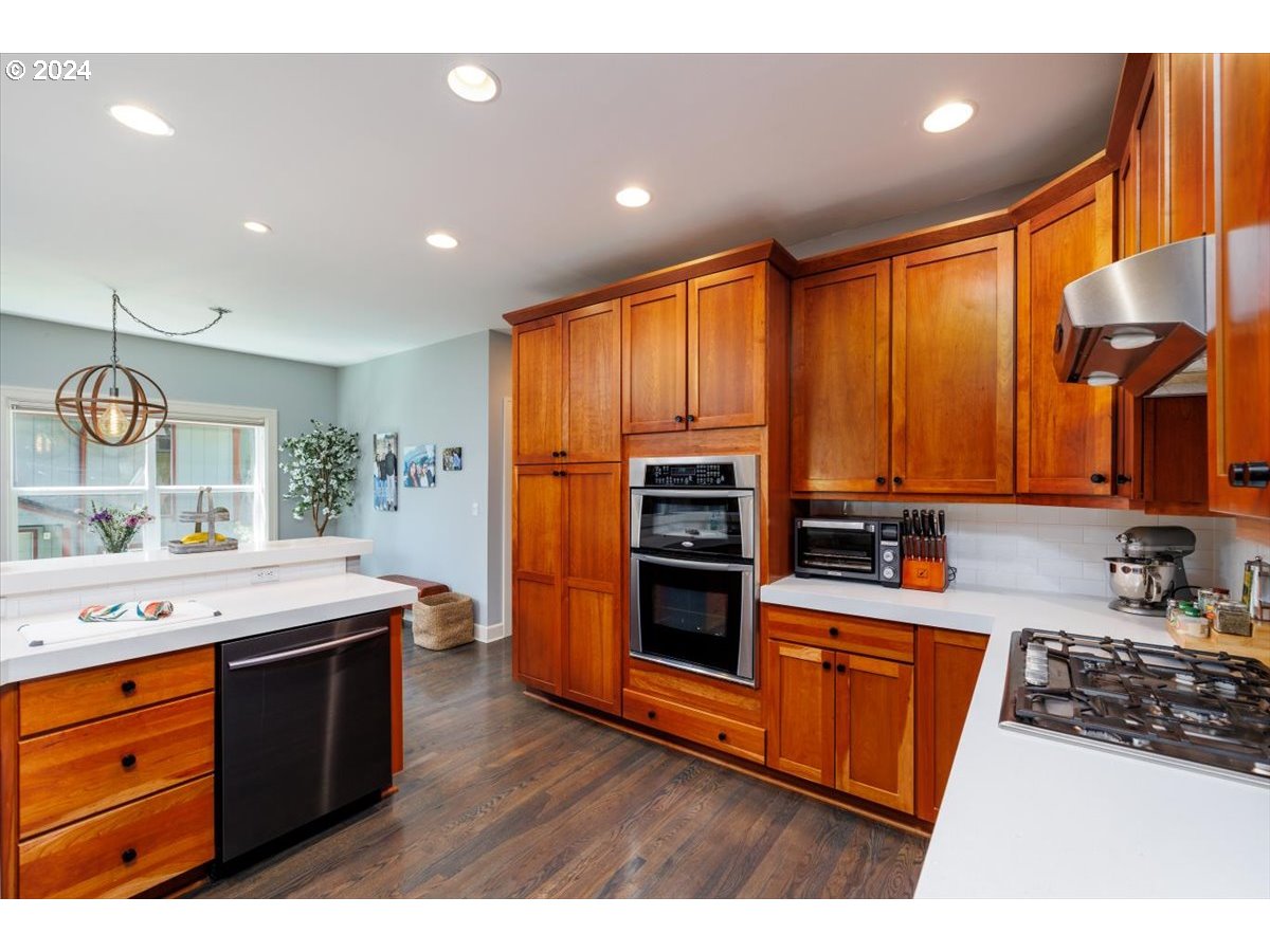 1610 SW DOLPH CT