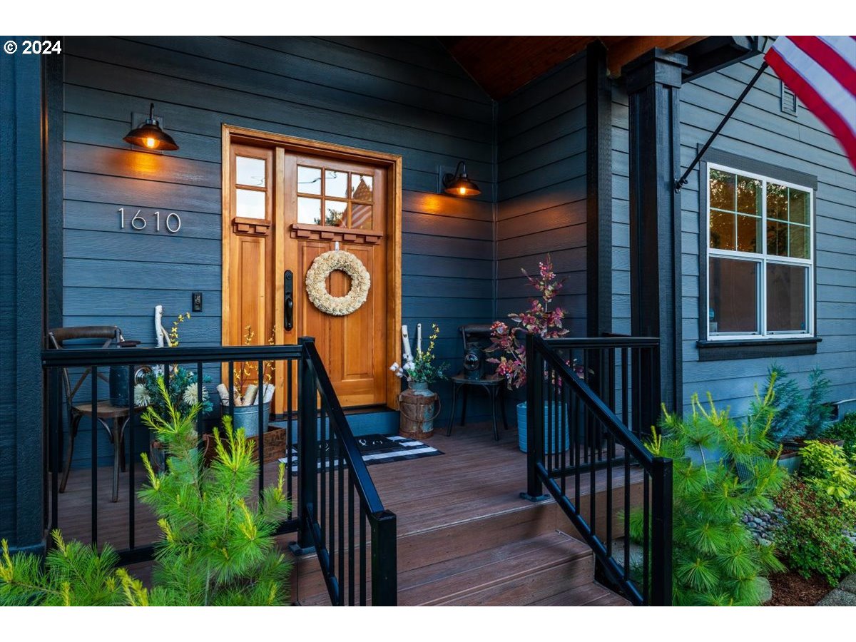 1610 SW DOLPH CT