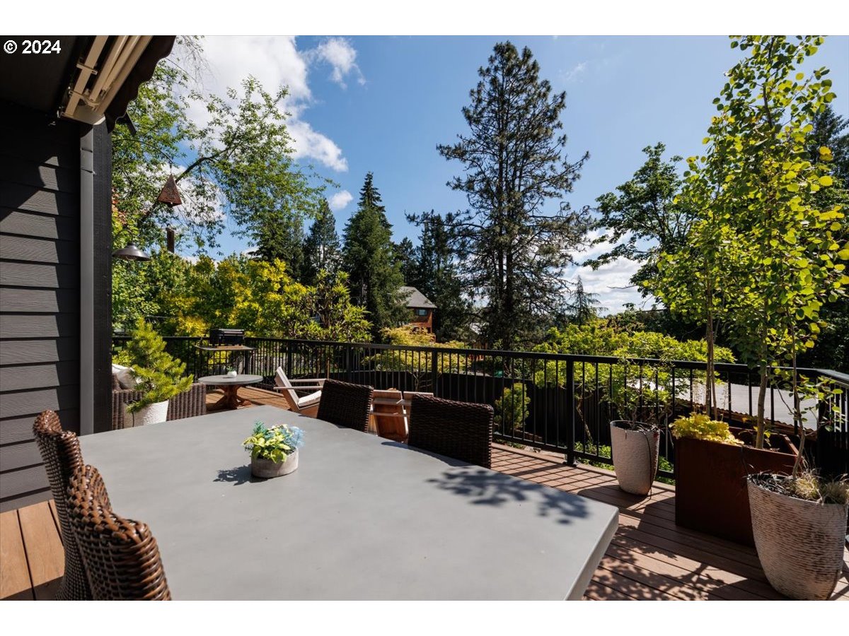 1610 SW DOLPH CT
