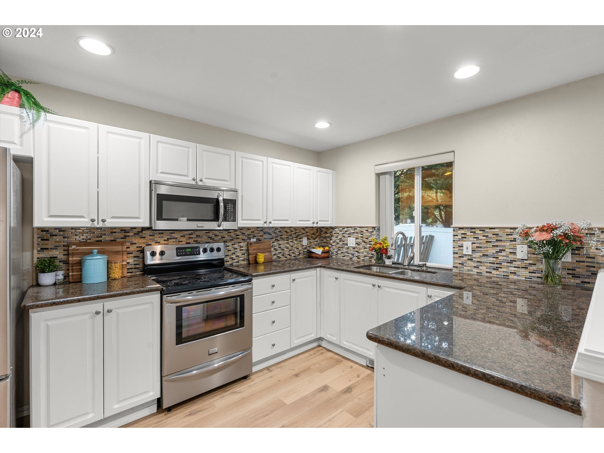 5186 NE SCHOELER CIR