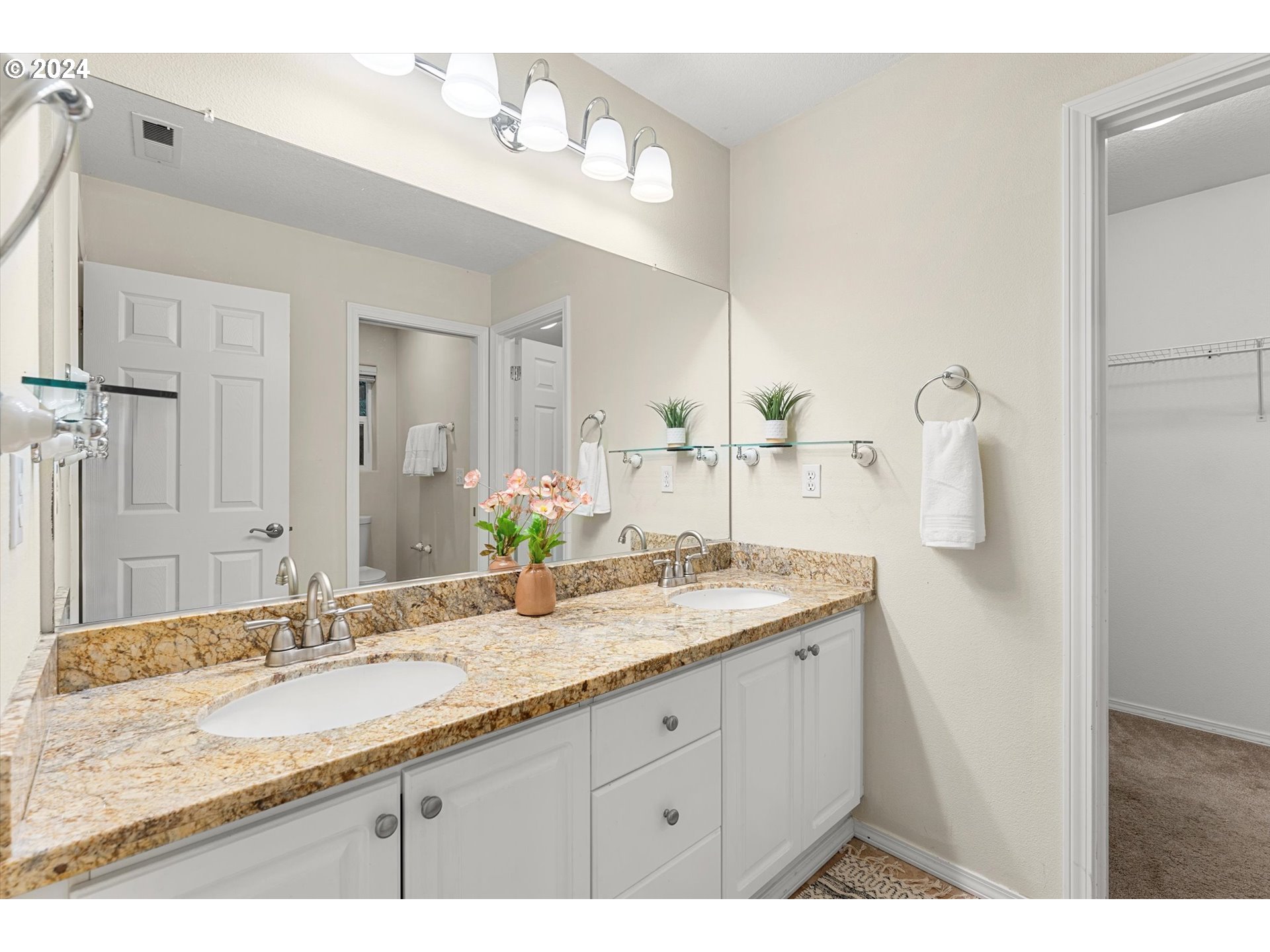 5186 NE SCHOELER CIR