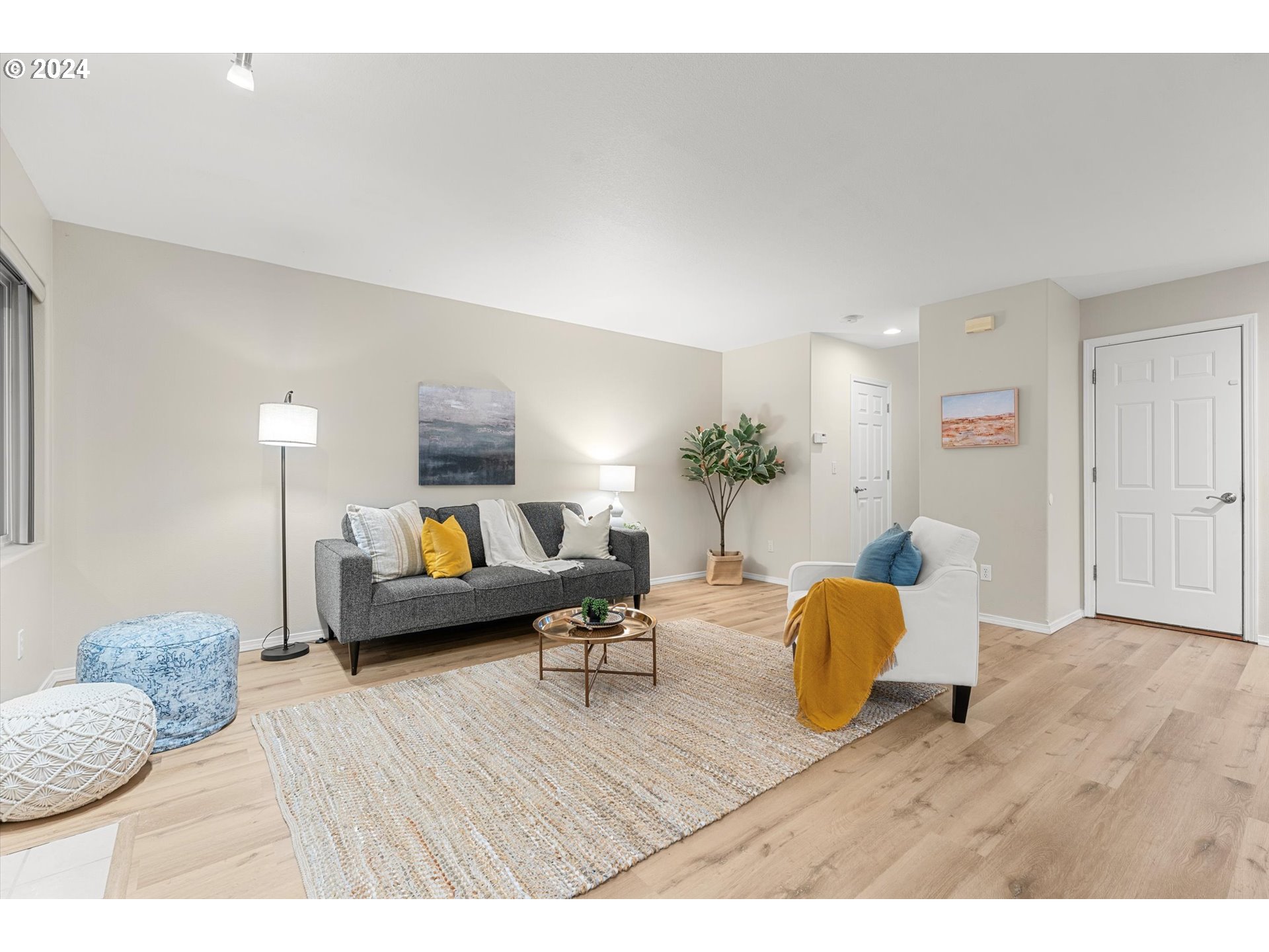 5186 NE SCHOELER CIR