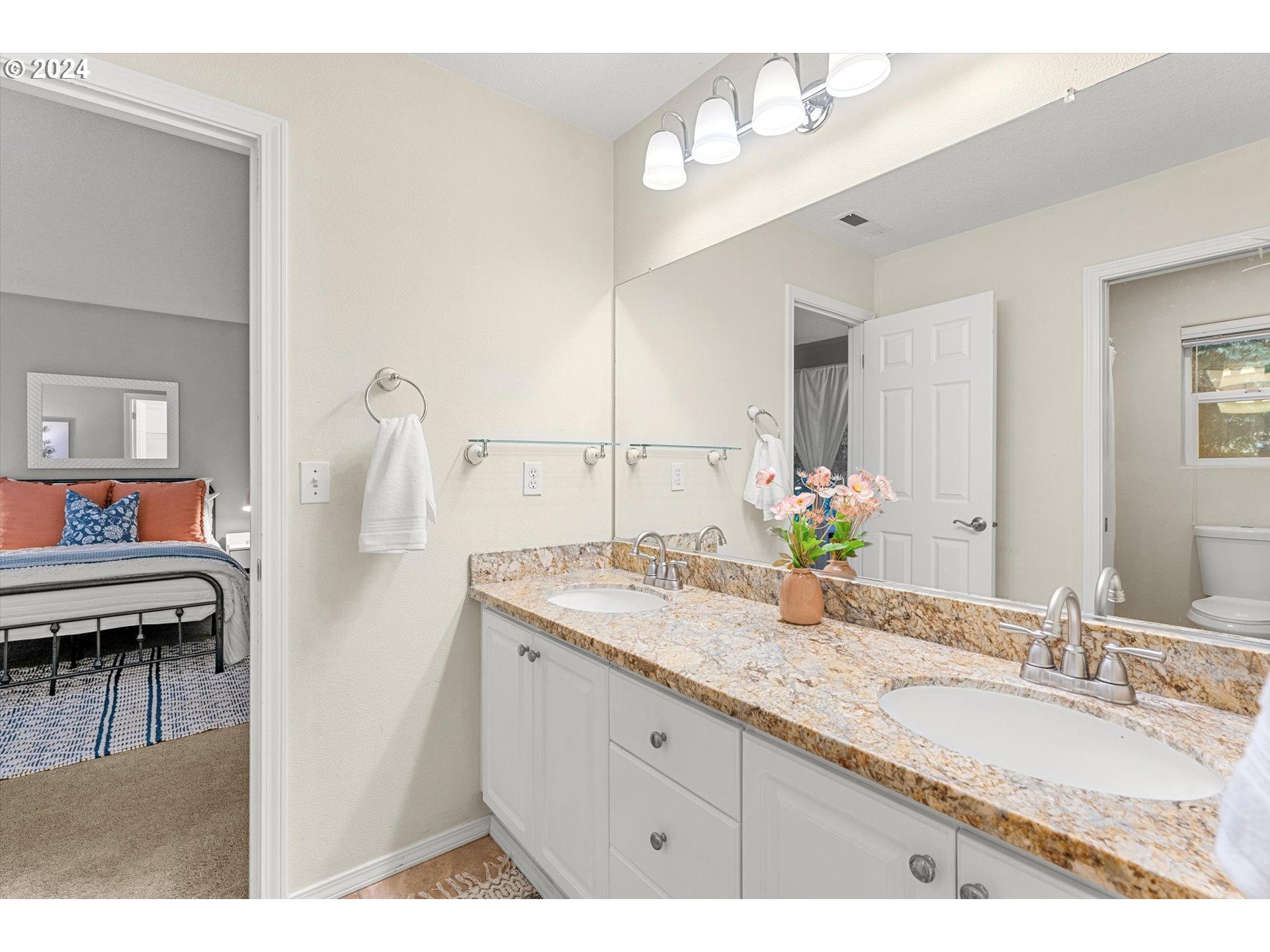 5186 NE SCHOELER CIR