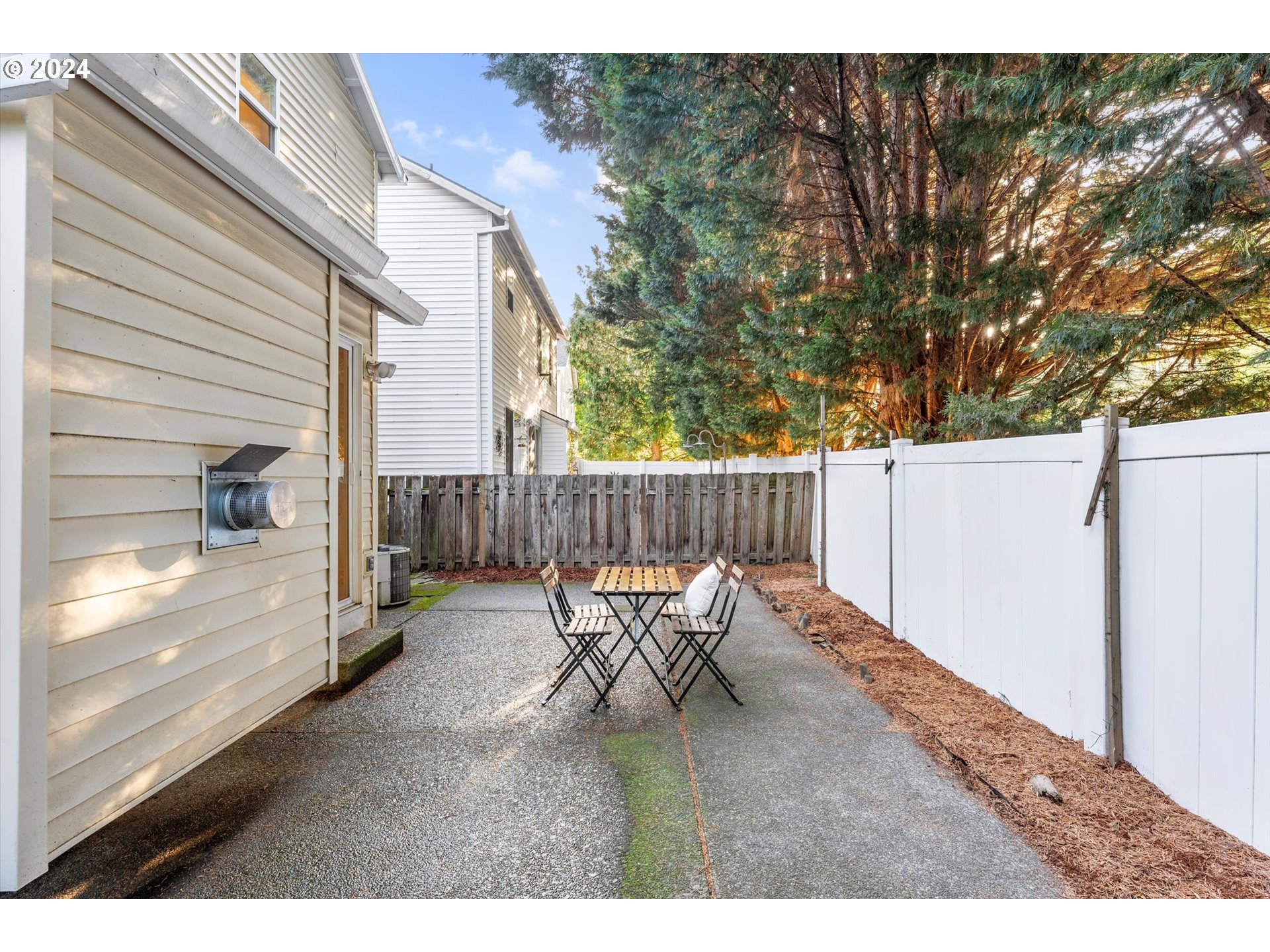 5186 NE SCHOELER CIR