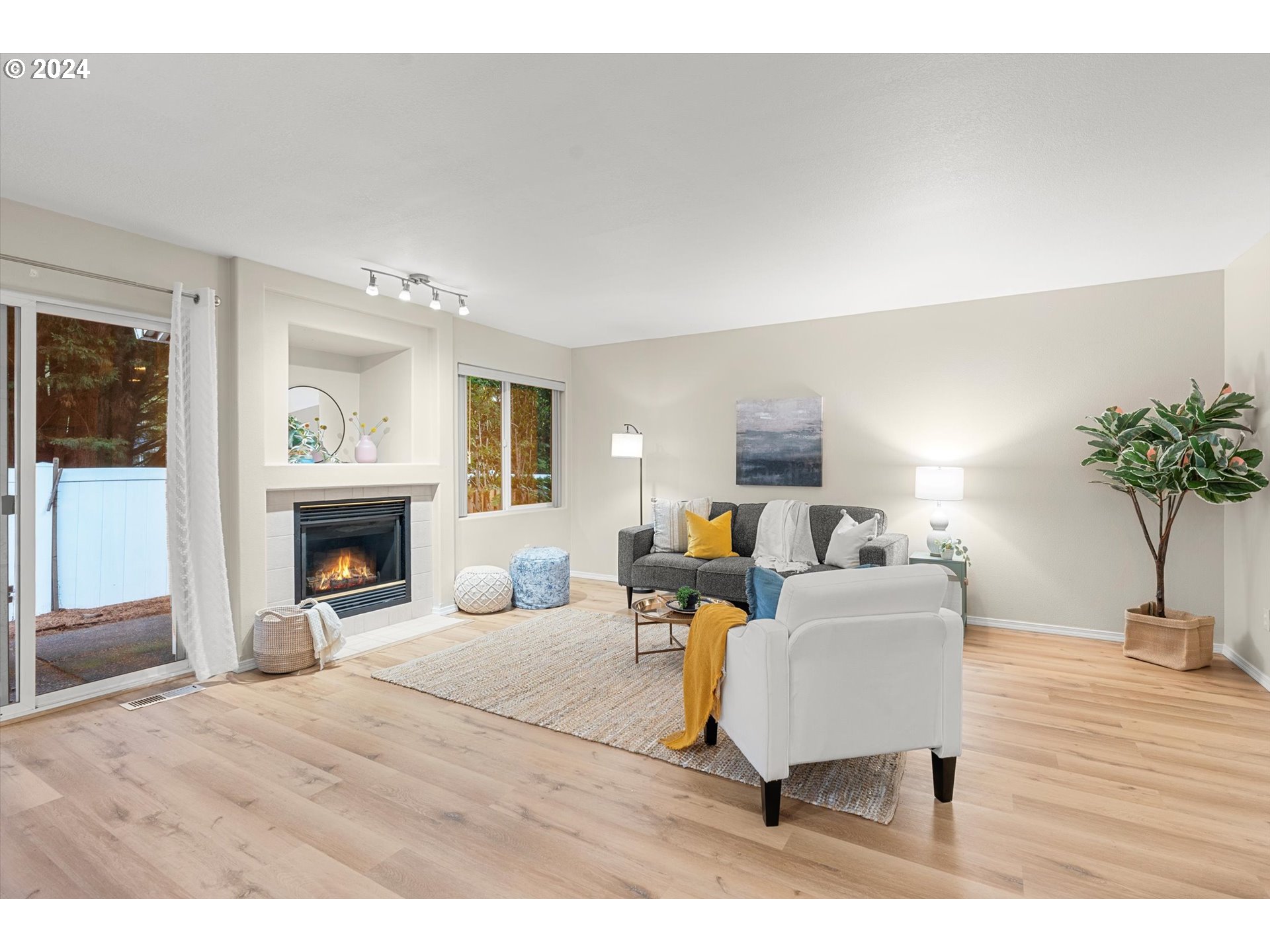 5186 NE SCHOELER CIR