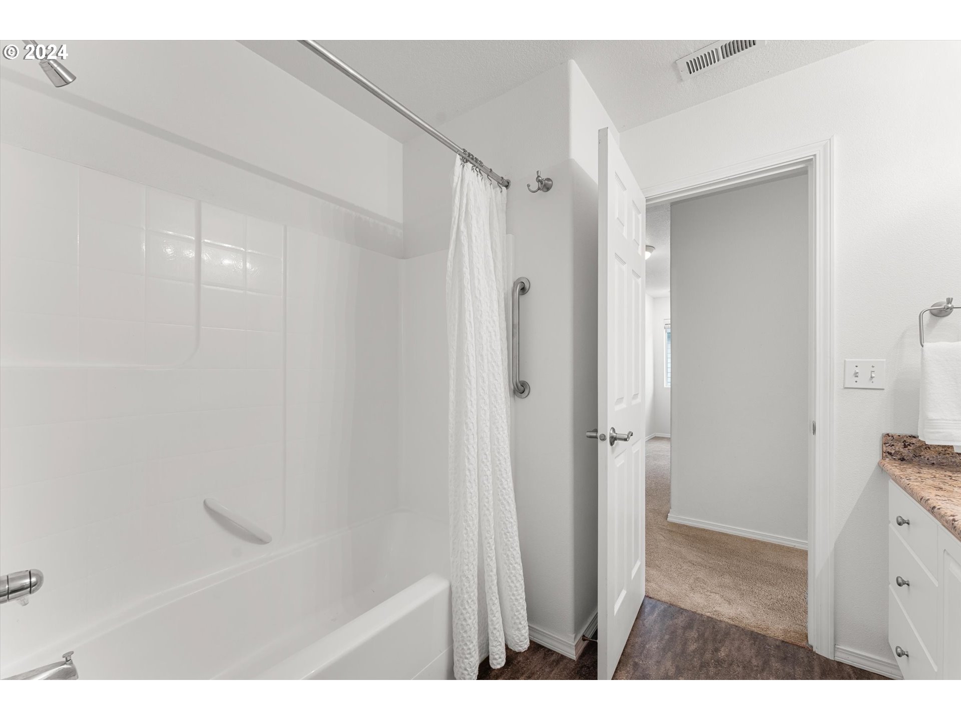 5186 NE SCHOELER CIR