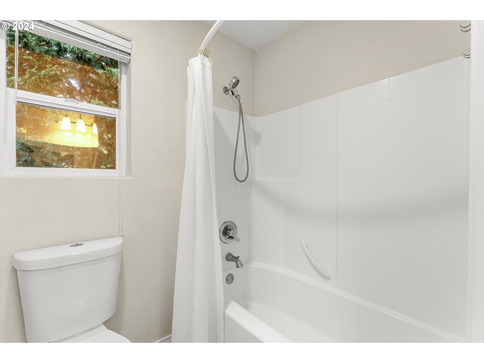 5186 NE SCHOELER CIR