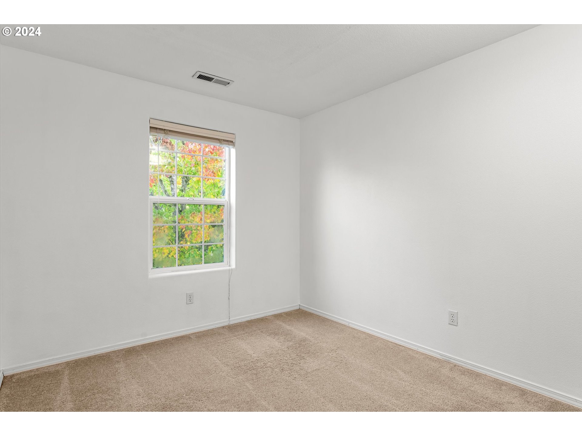 5186 NE SCHOELER CIR