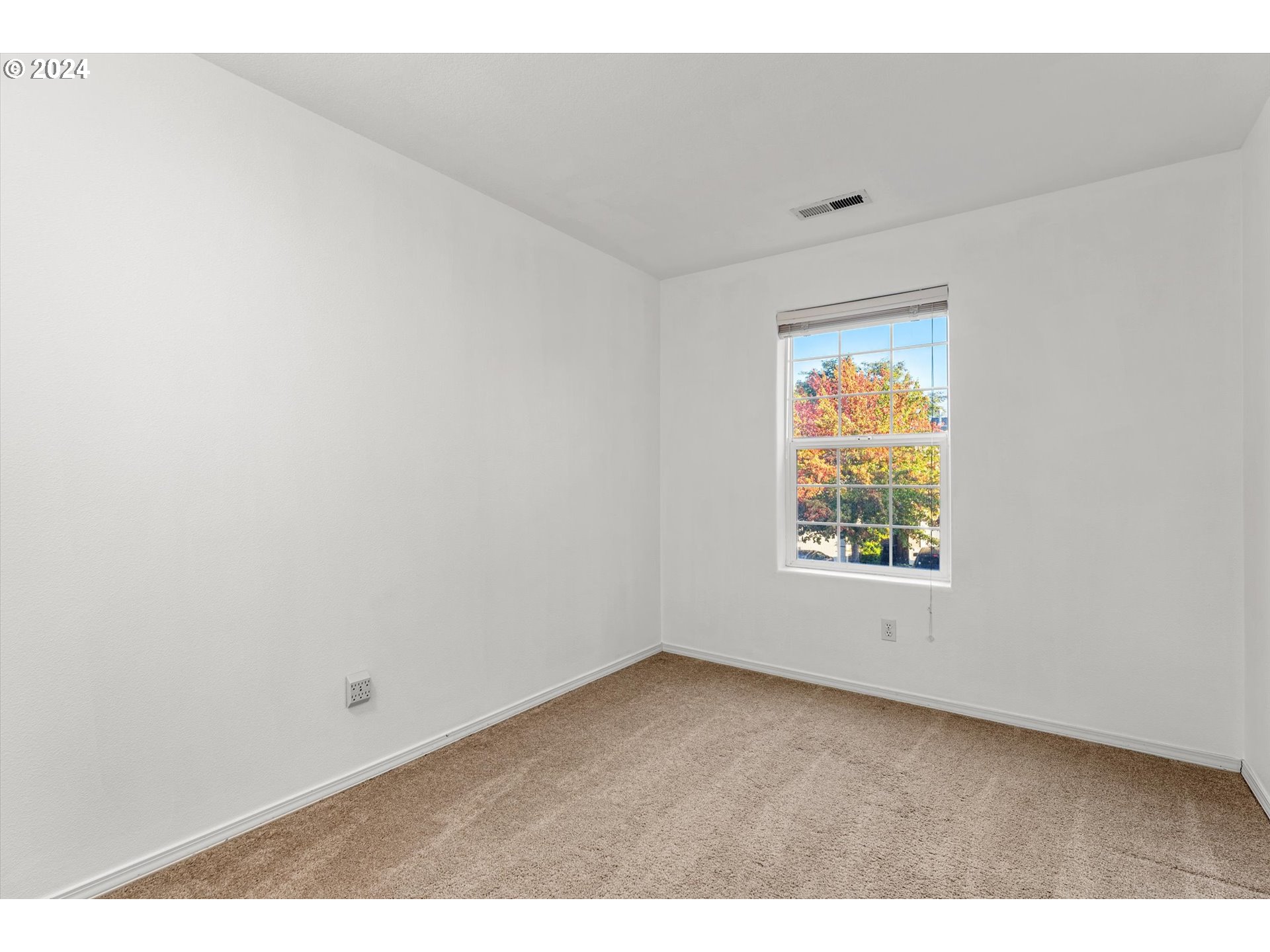 5186 NE SCHOELER CIR