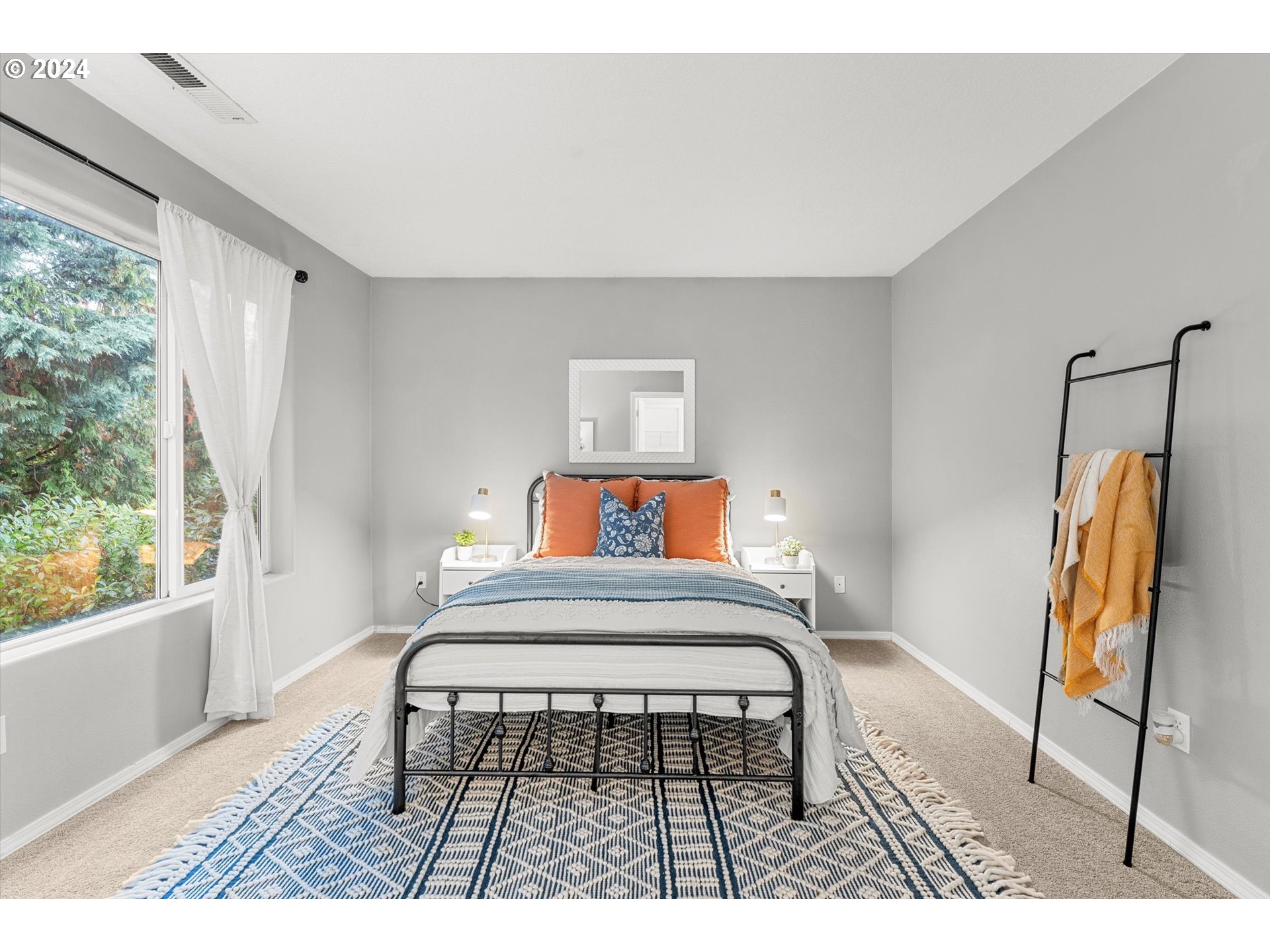 5186 NE SCHOELER CIR