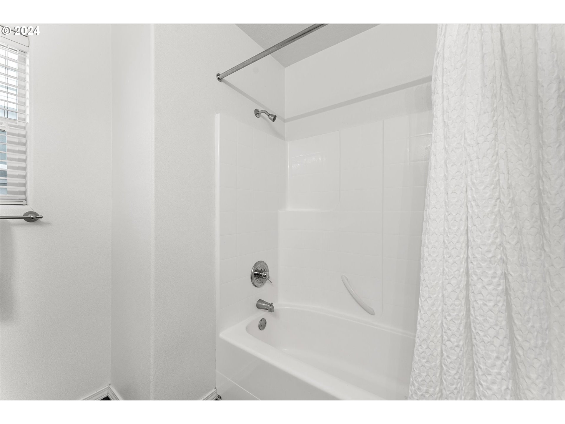 5186 NE SCHOELER CIR