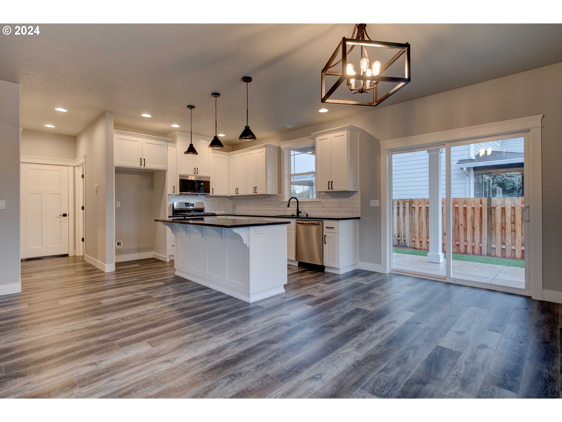 3745 NE PLEASANT VIEW DR