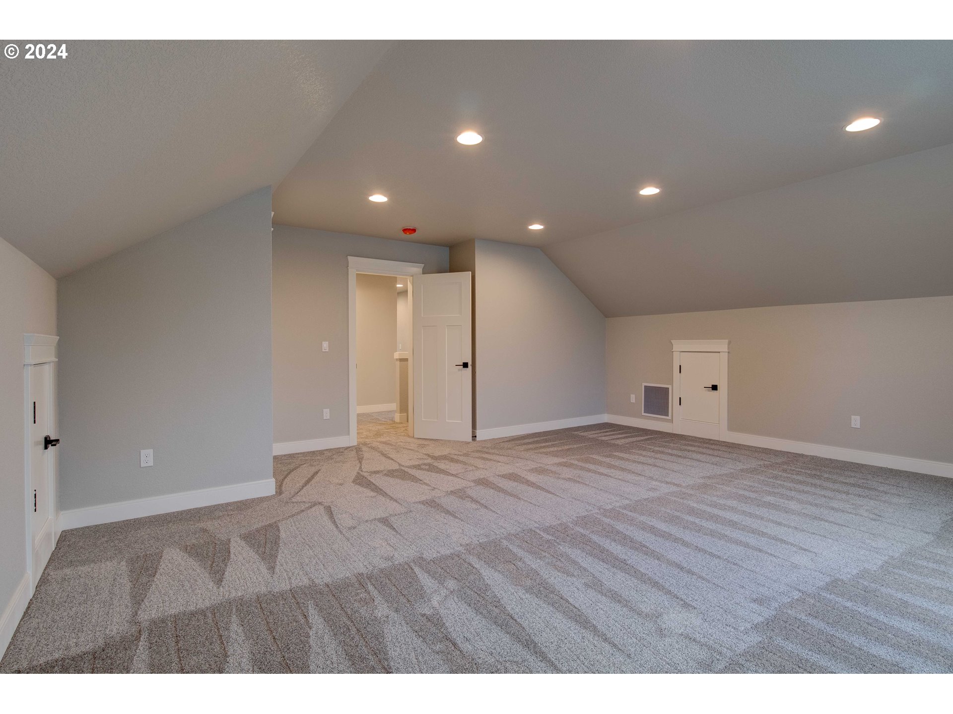 3745 NE PLEASANT VIEW DR