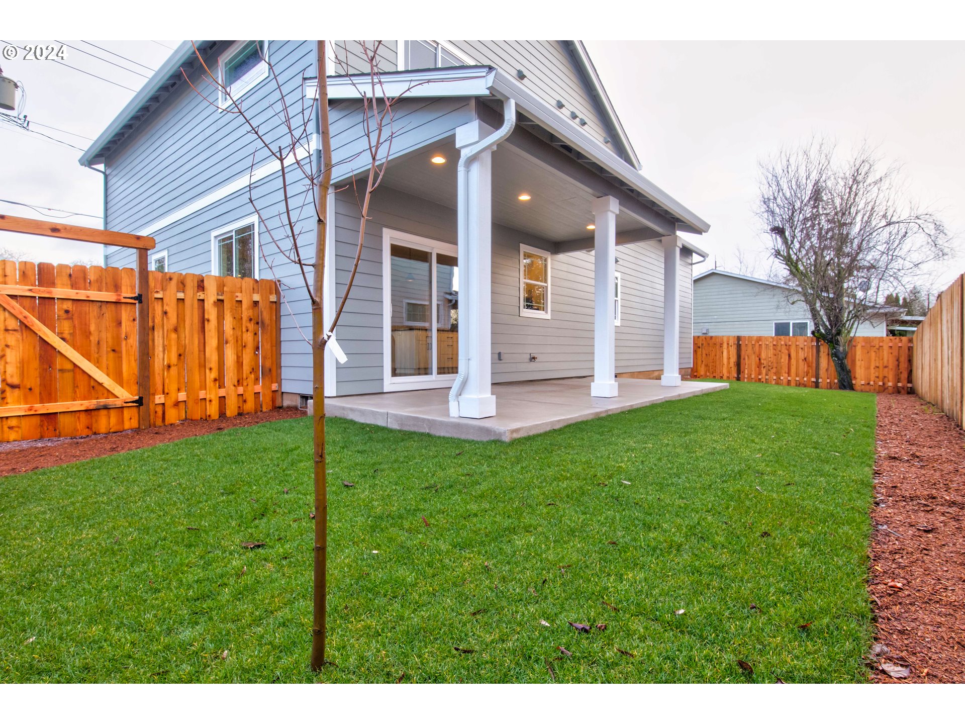 3745 NE PLEASANT VIEW DR