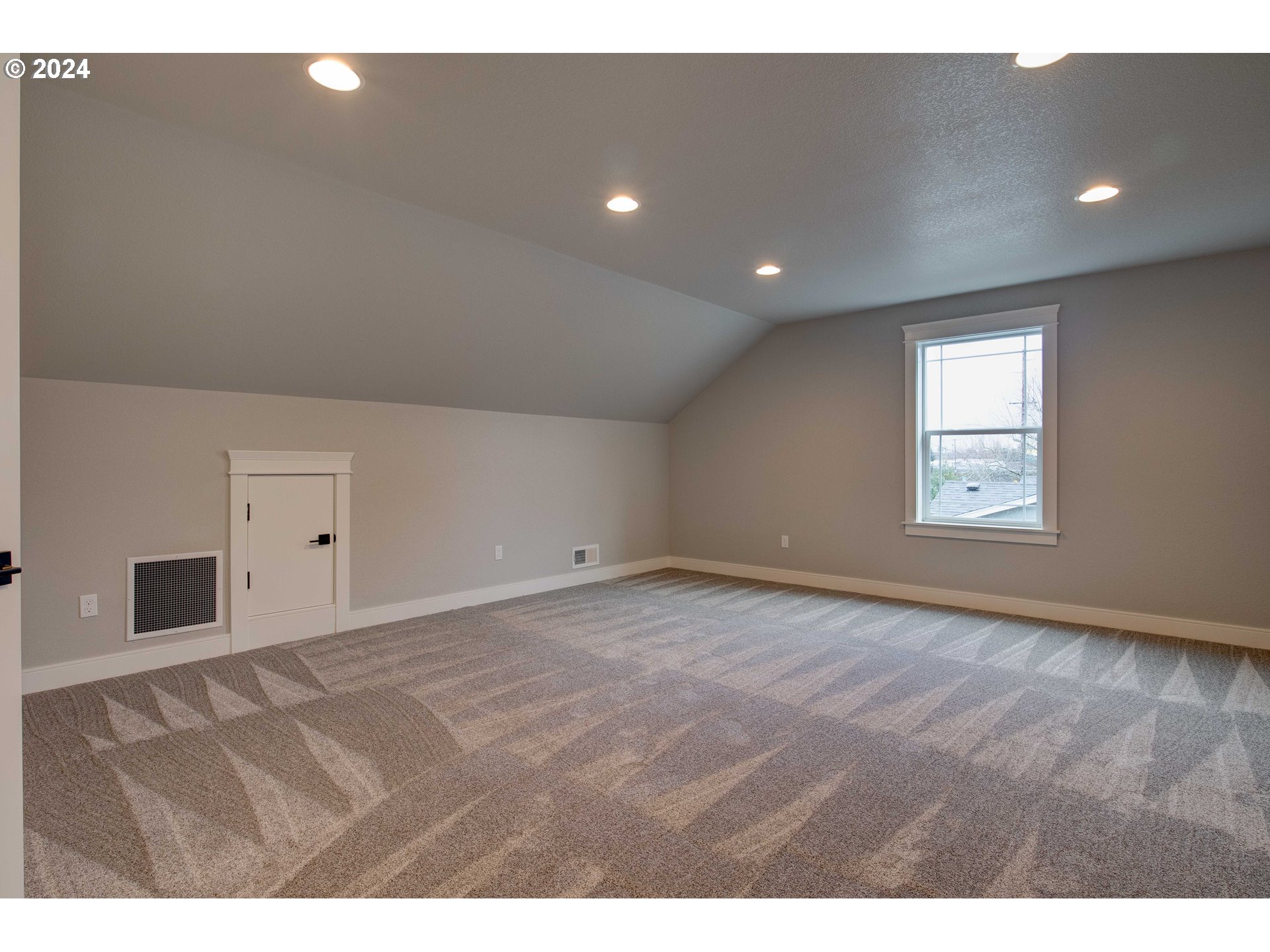 3745 NE PLEASANT VIEW DR