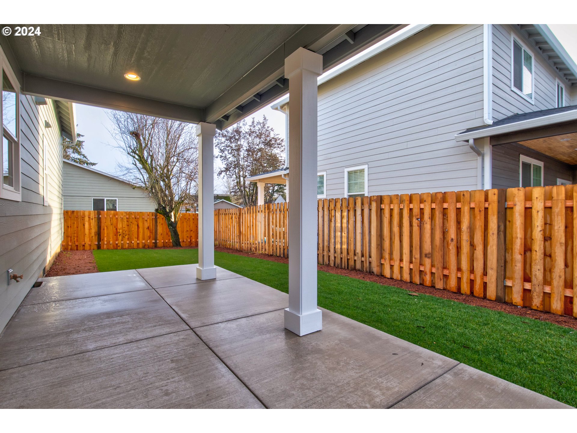 3745 NE PLEASANT VIEW DR