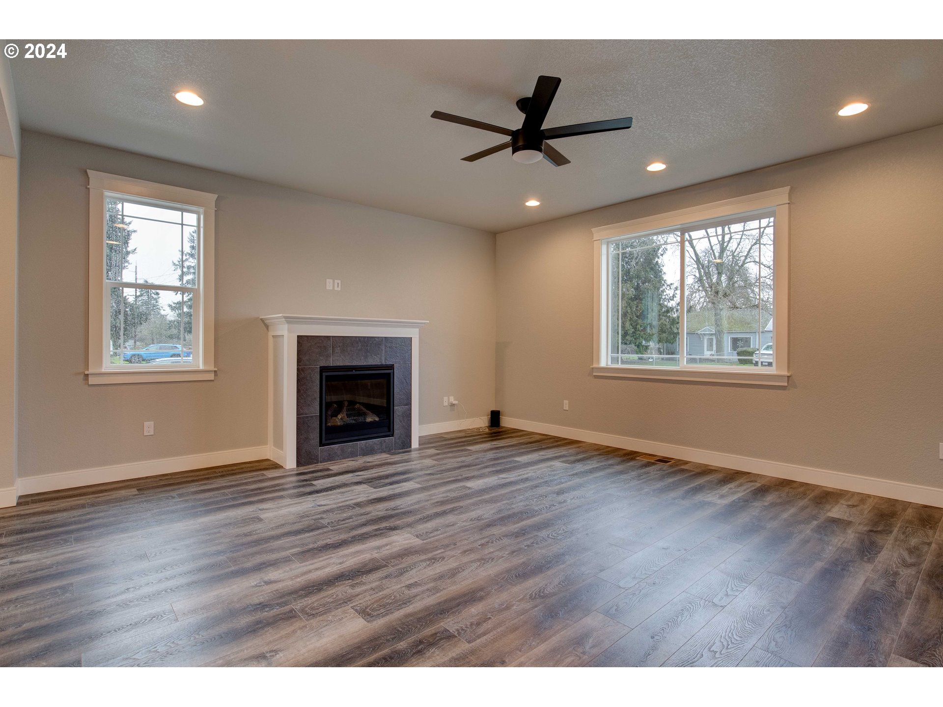 3745 NE PLEASANT VIEW DR