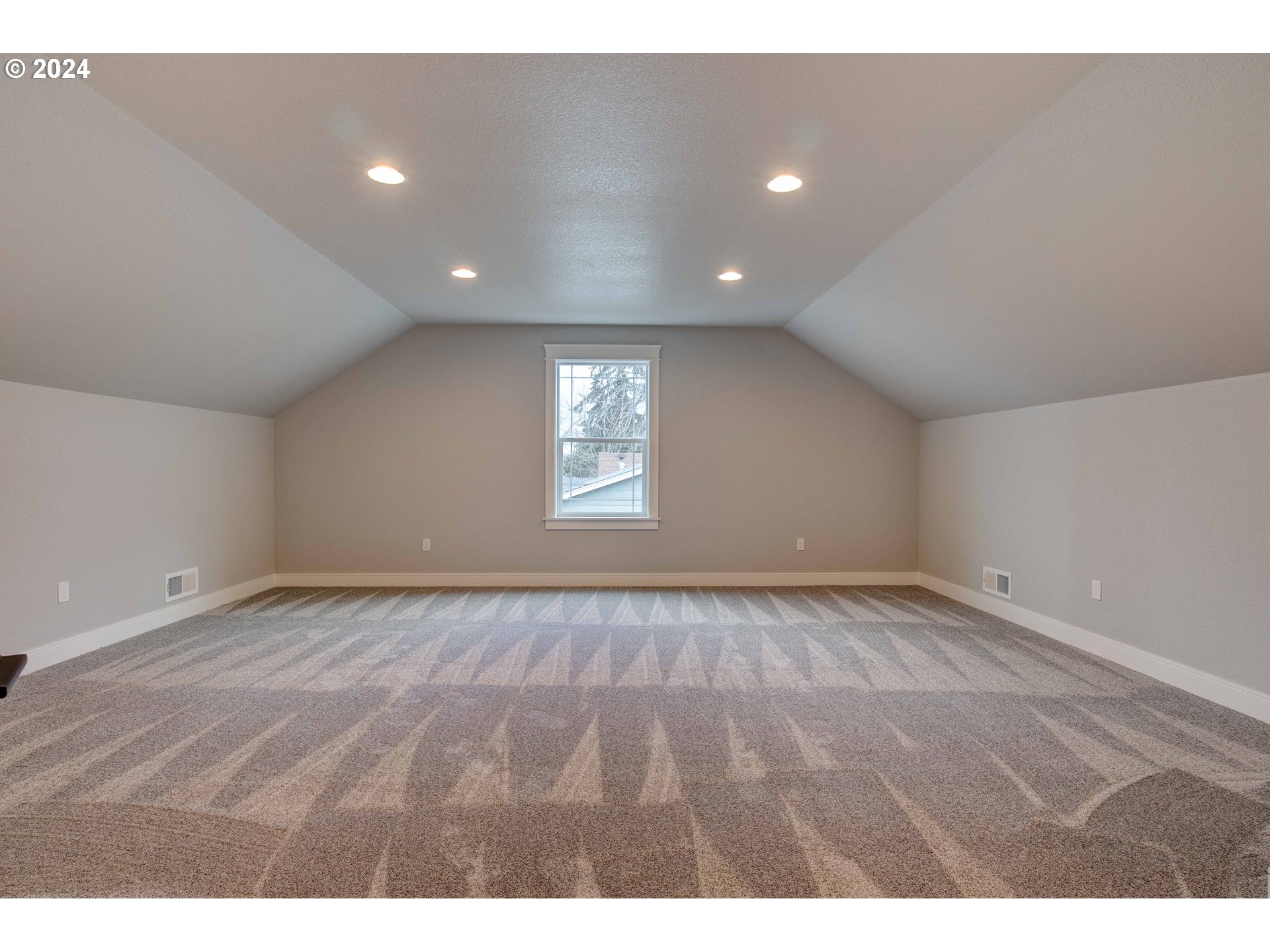 3745 NE PLEASANT VIEW DR