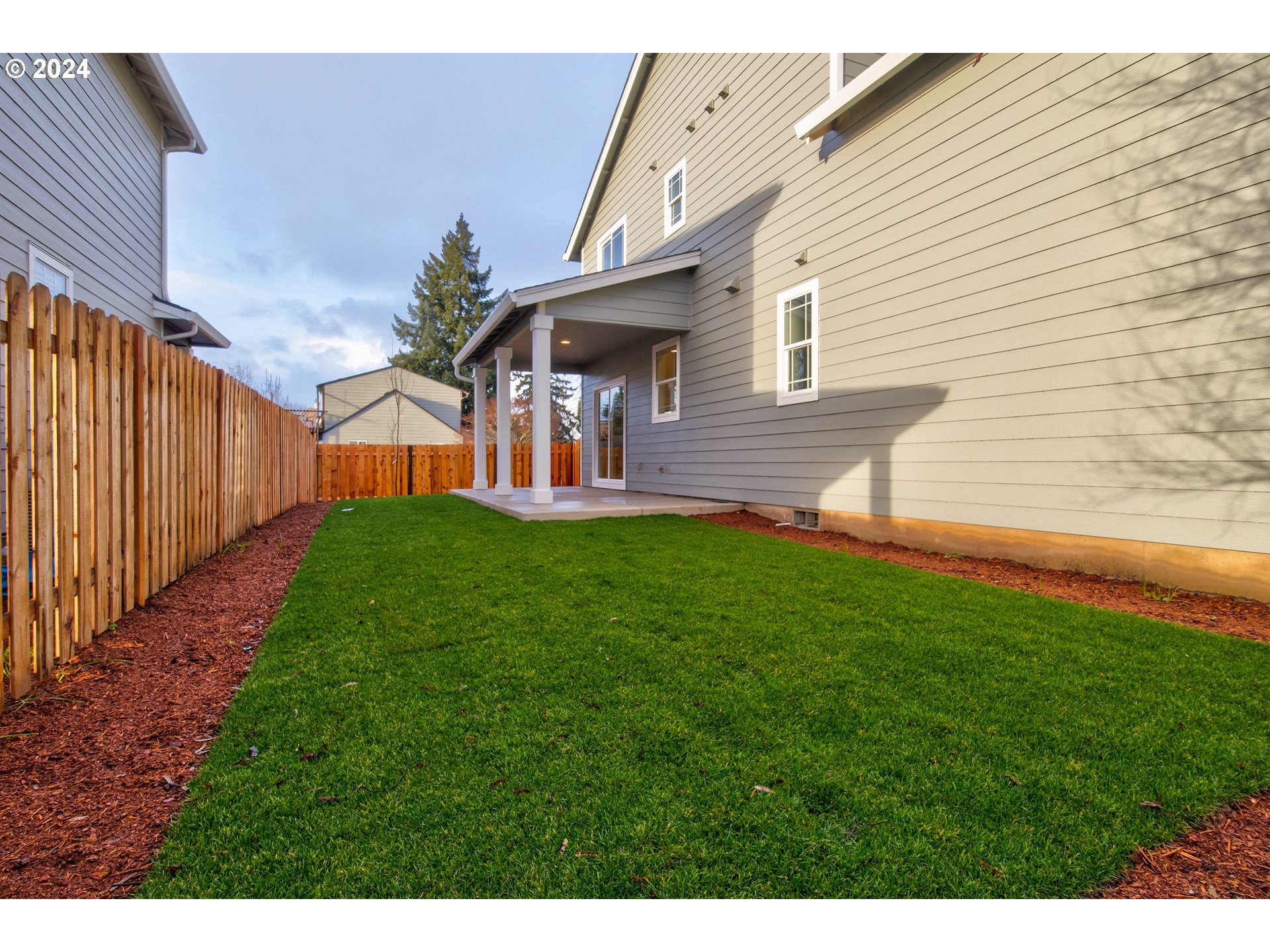 3745 NE PLEASANT VIEW DR