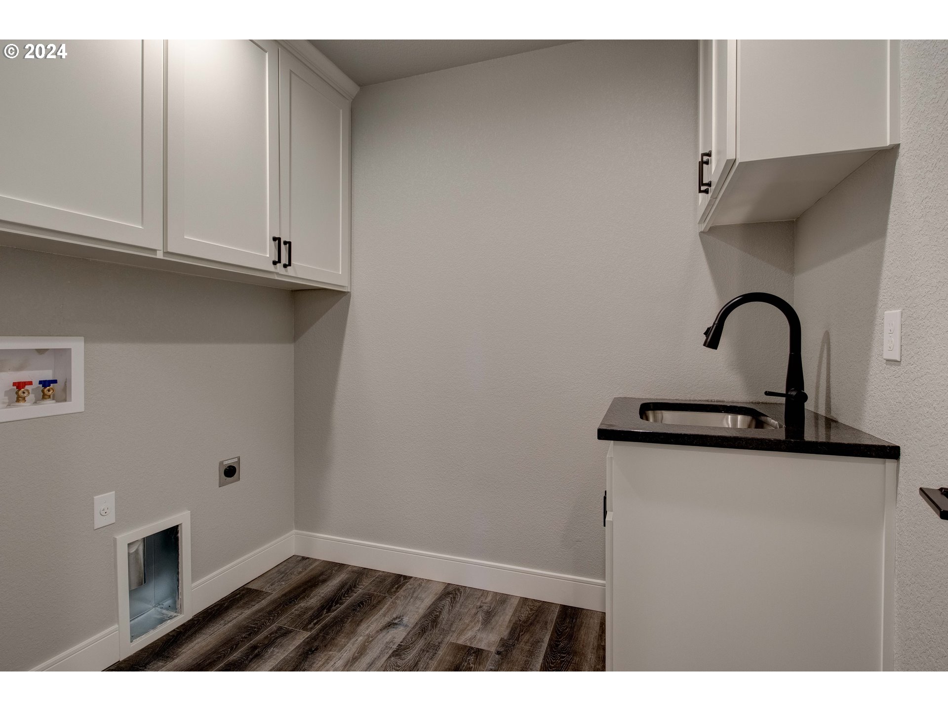 3745 NE PLEASANT VIEW DR