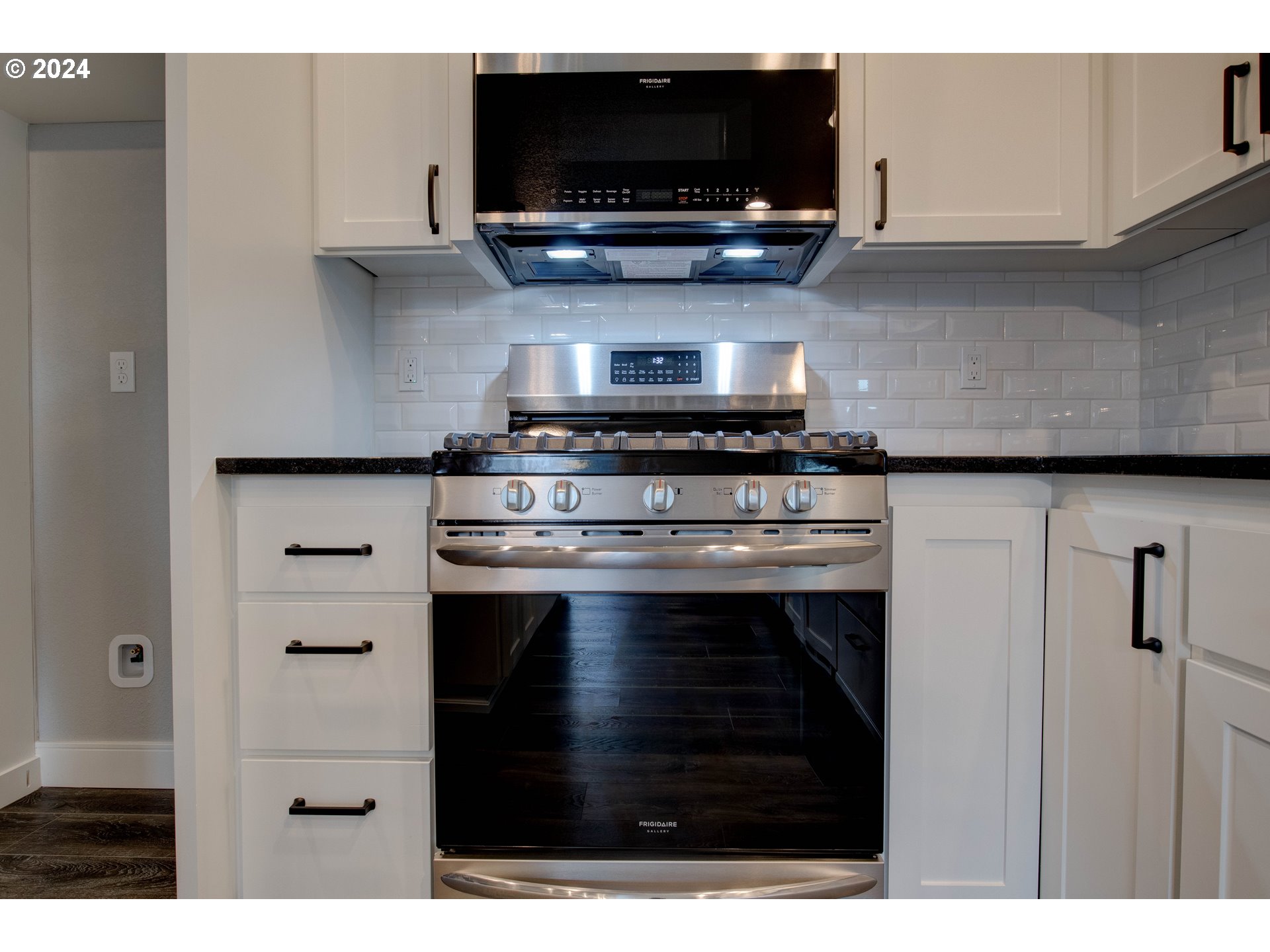 3745 NE PLEASANT VIEW DR