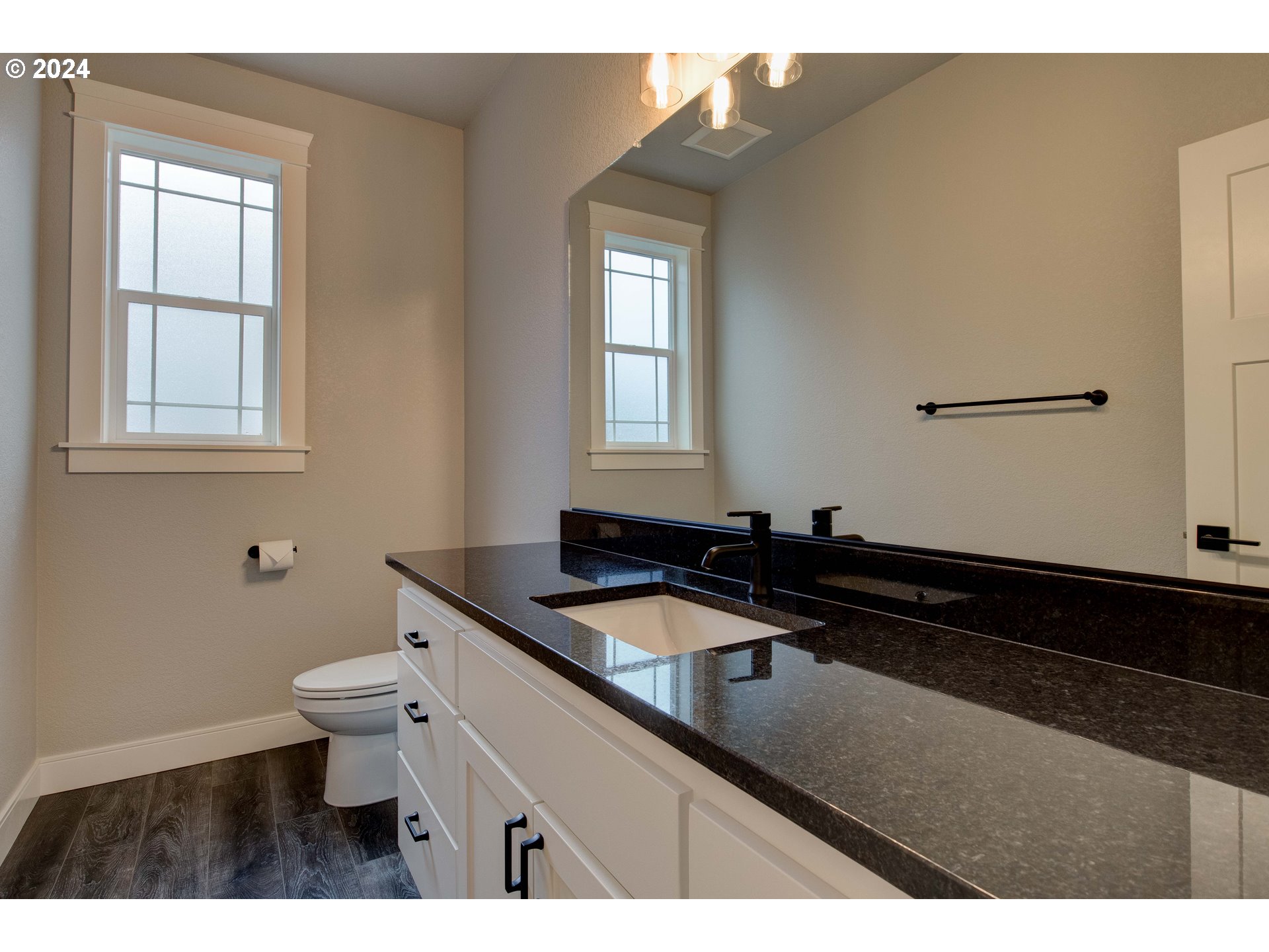 3745 NE PLEASANT VIEW DR