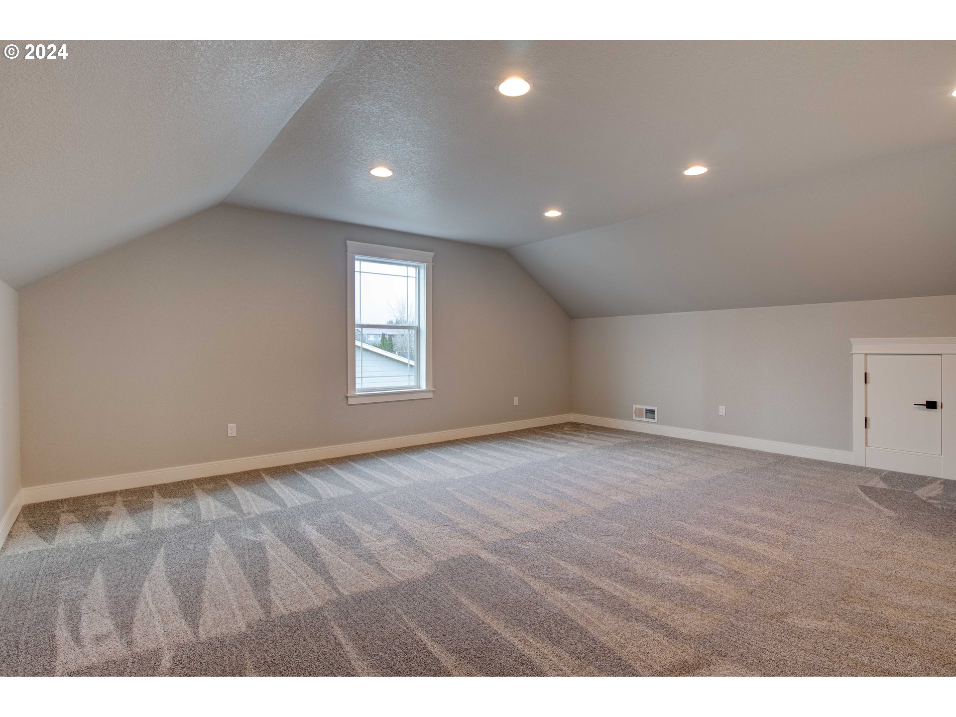 3745 NE PLEASANT VIEW DR