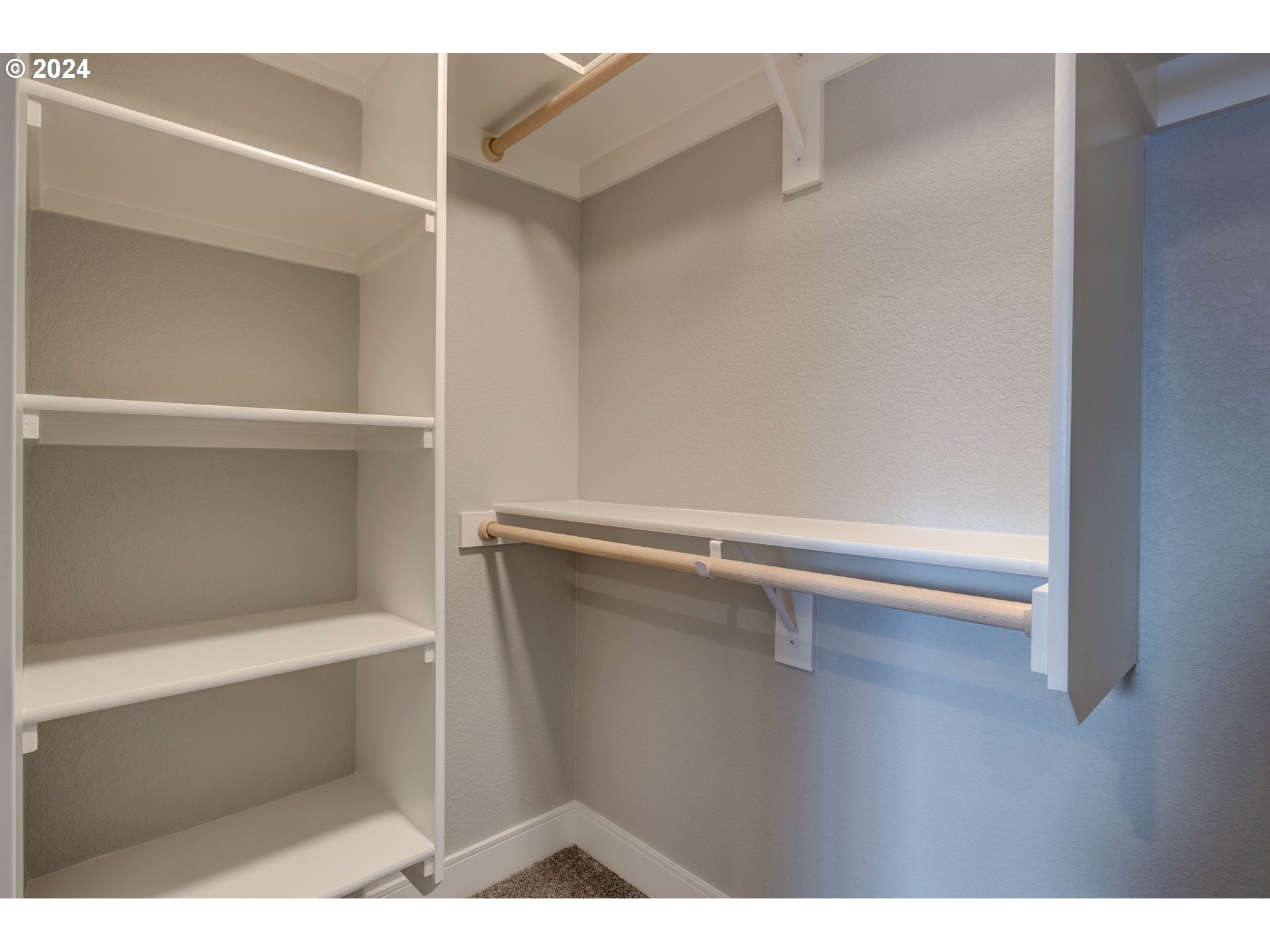 3745 NE PLEASANT VIEW DR