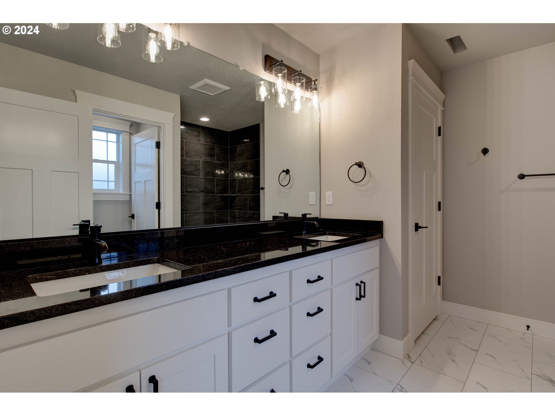 3745 NE PLEASANT VIEW DR