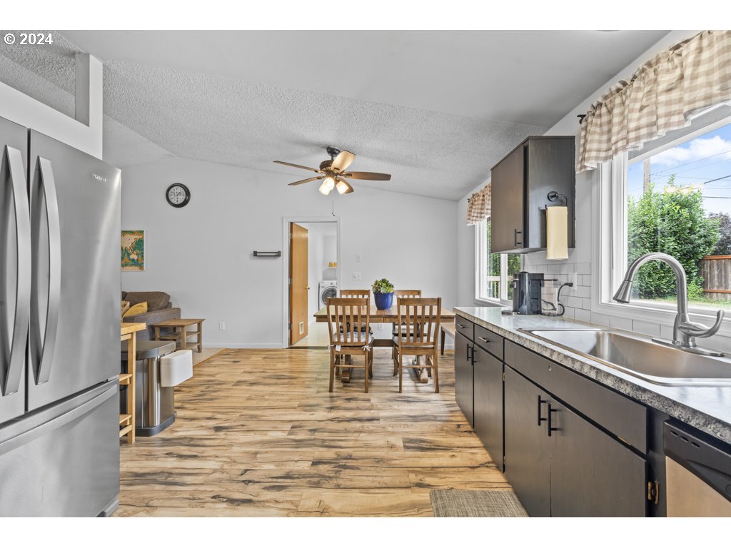 2369 SE WASHINGTON CT