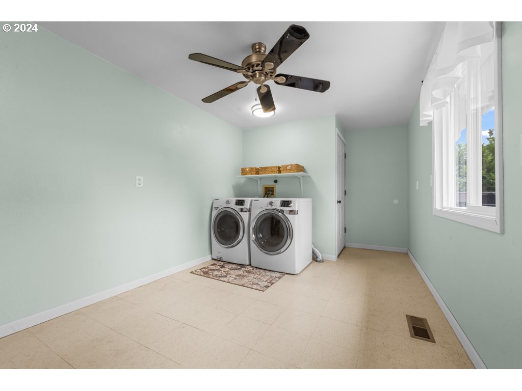 2369 SE WASHINGTON CT