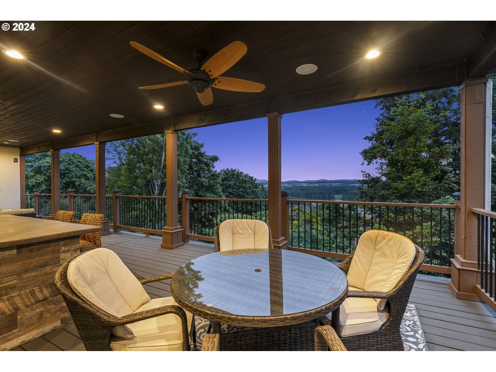 835 NW GRAND RIDGE DR