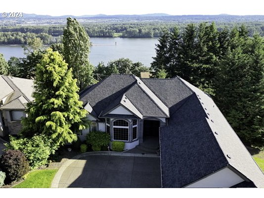 835 NW GRAND RIDGE DR