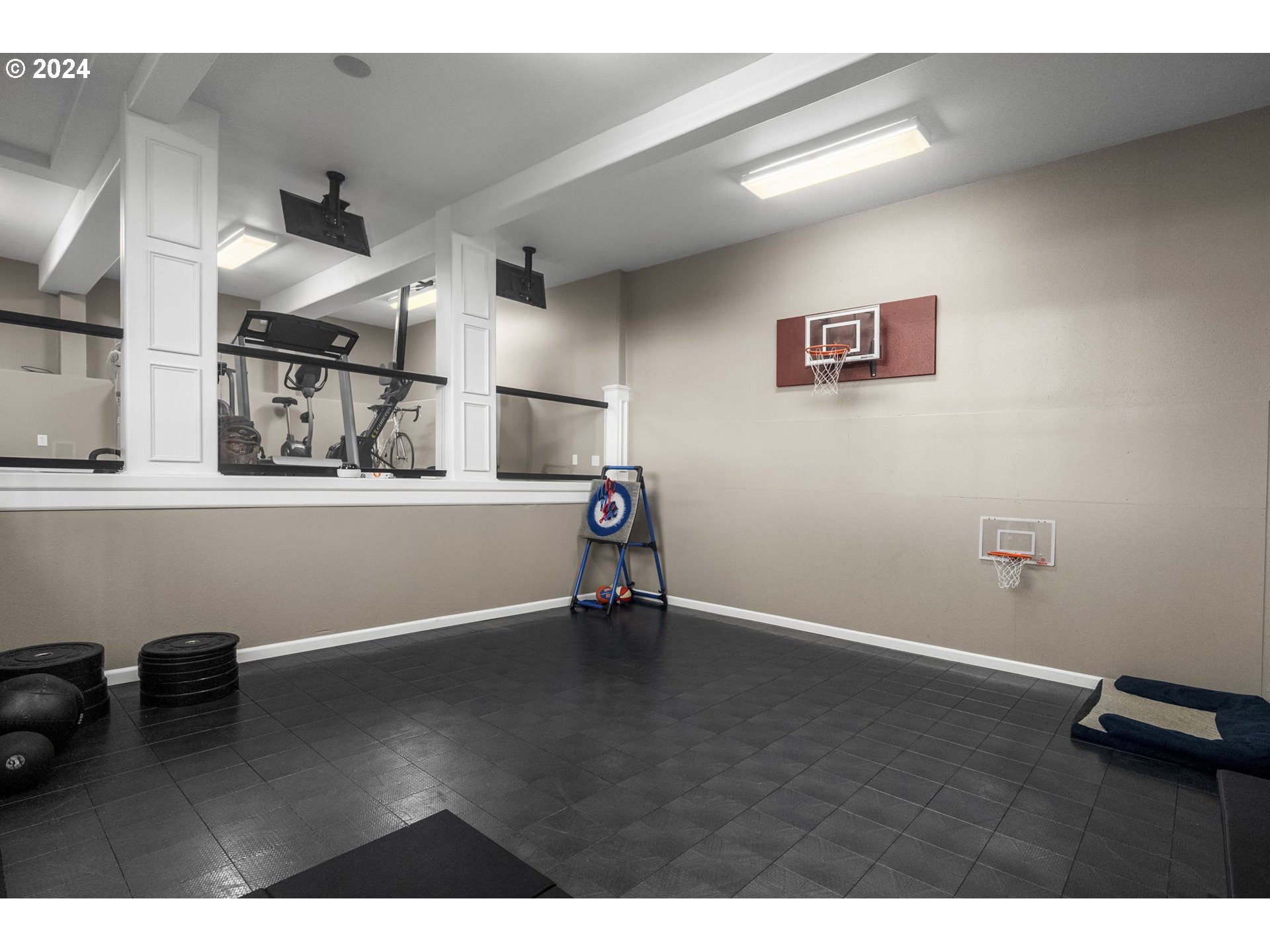 835 NW GRAND RIDGE DR