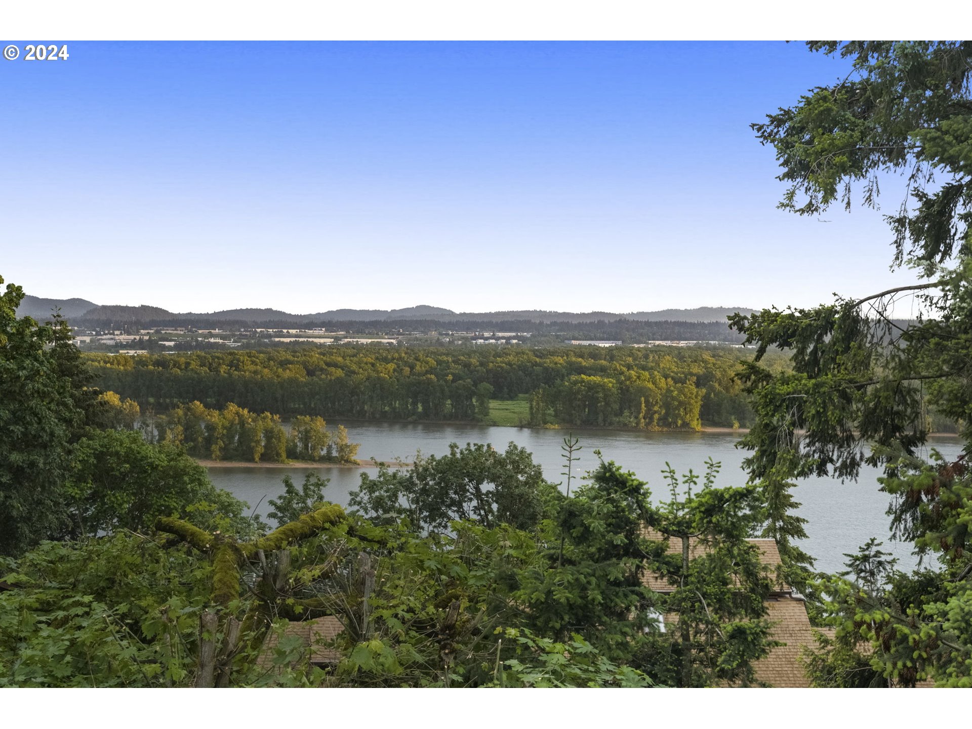 835 NW GRAND RIDGE DR