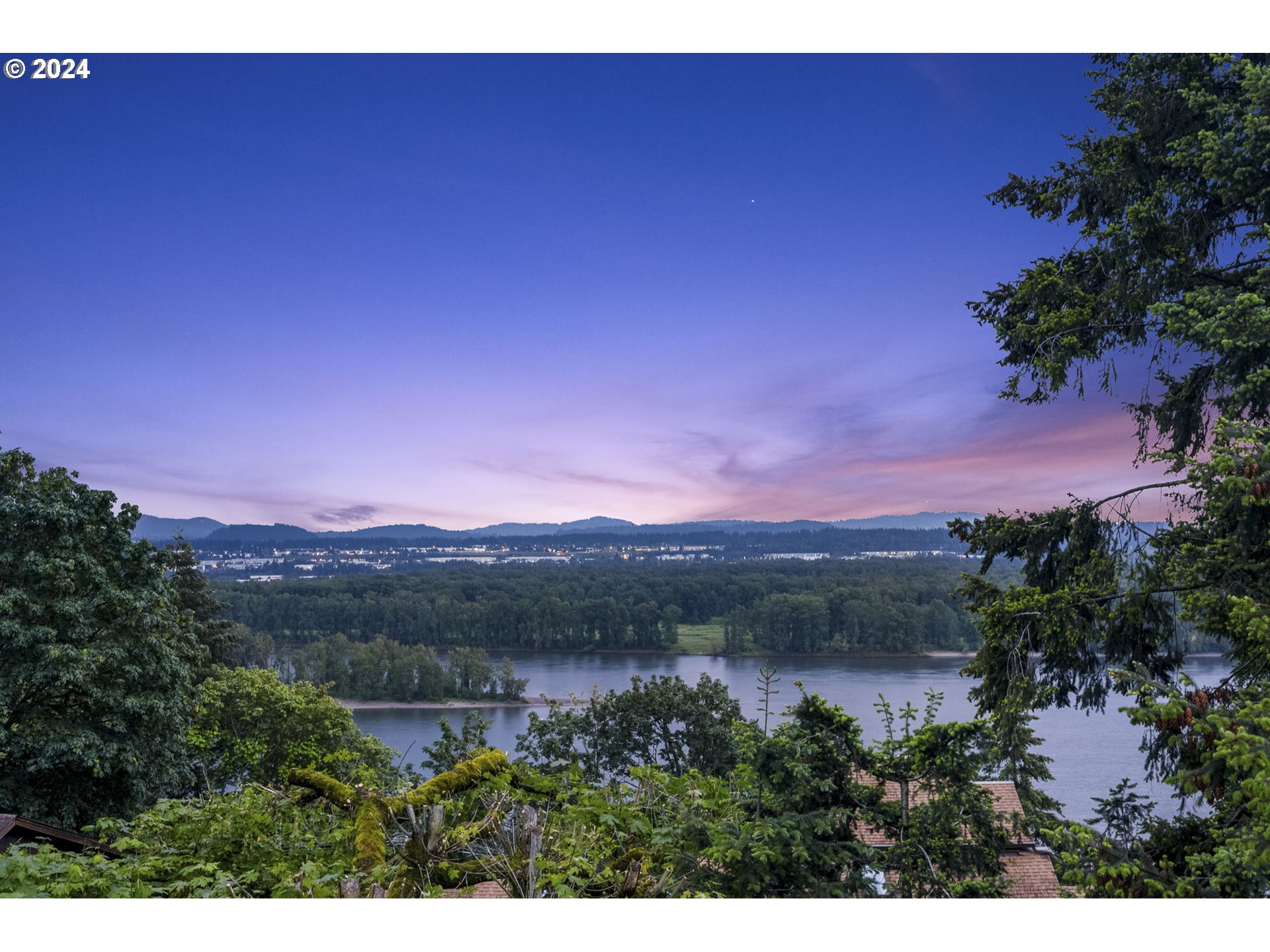 835 NW GRAND RIDGE DR