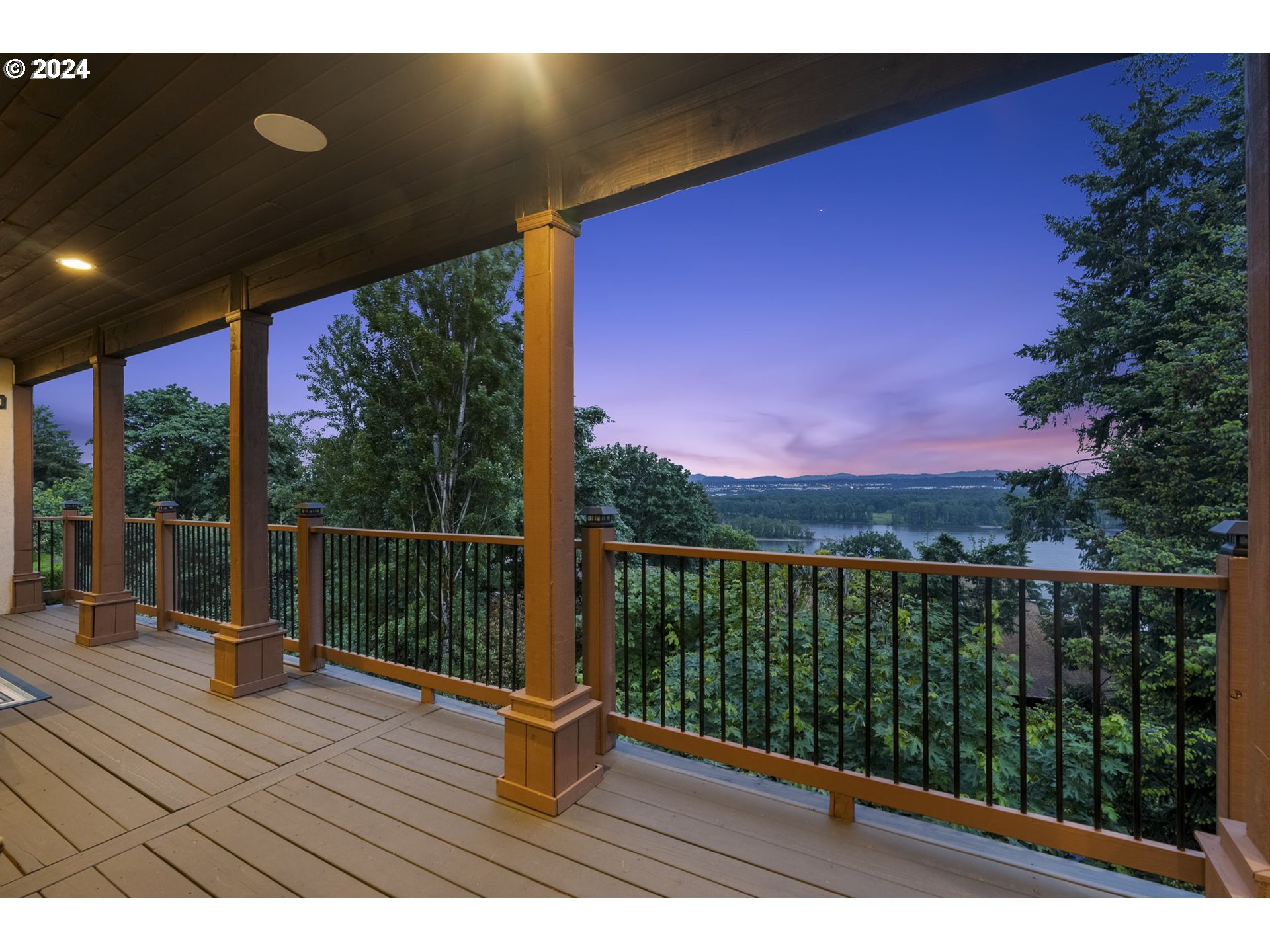 835 NW GRAND RIDGE DR