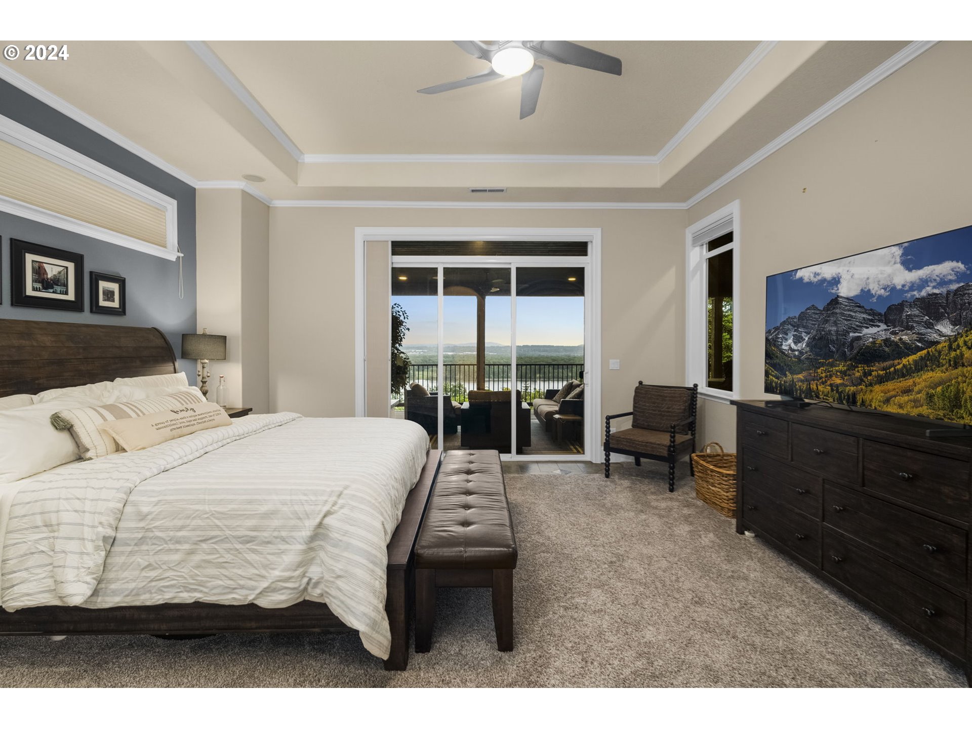 835 NW GRAND RIDGE DR