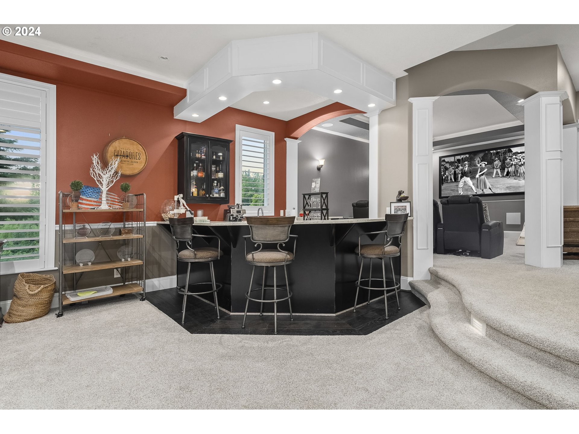 835 NW GRAND RIDGE DR