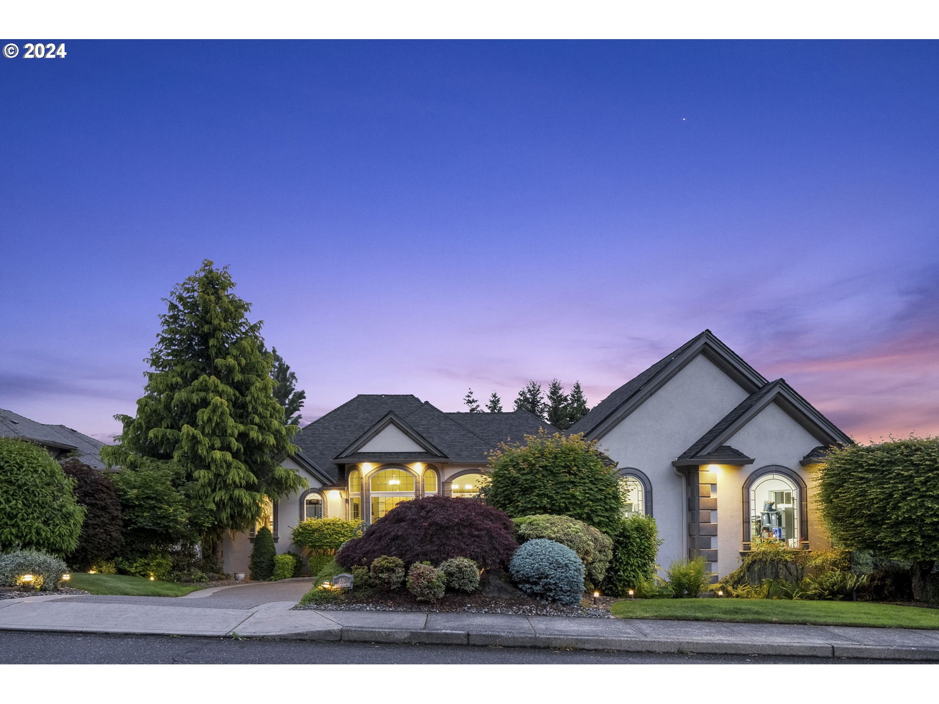 835 NW GRAND RIDGE DR