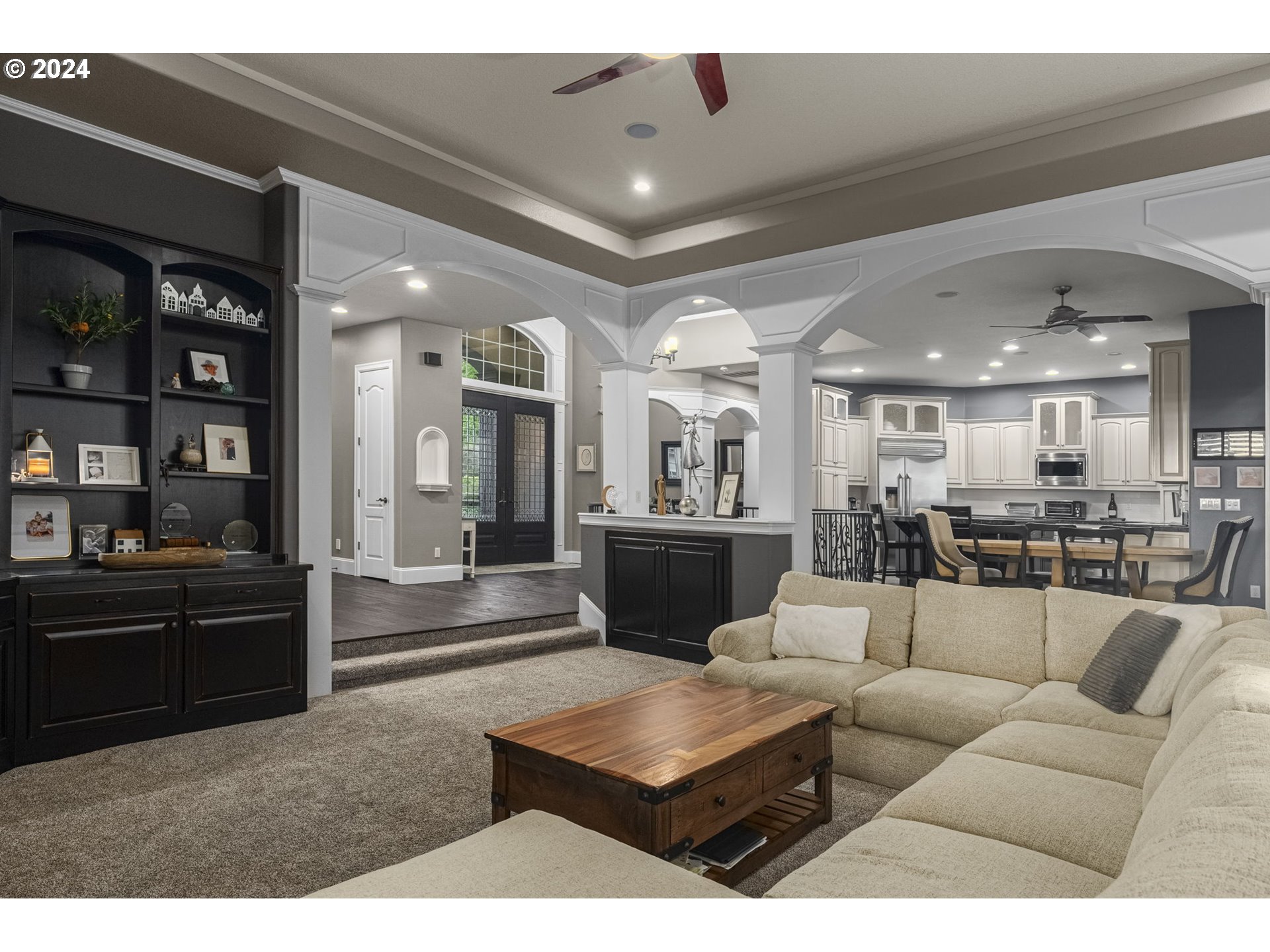 835 NW GRAND RIDGE DR