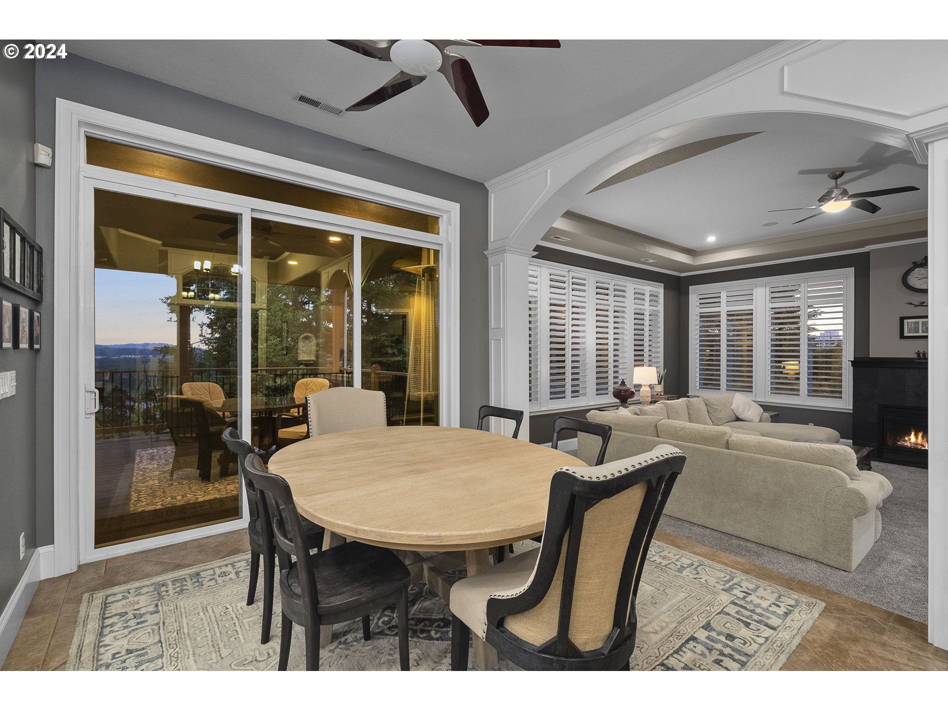 835 NW GRAND RIDGE DR