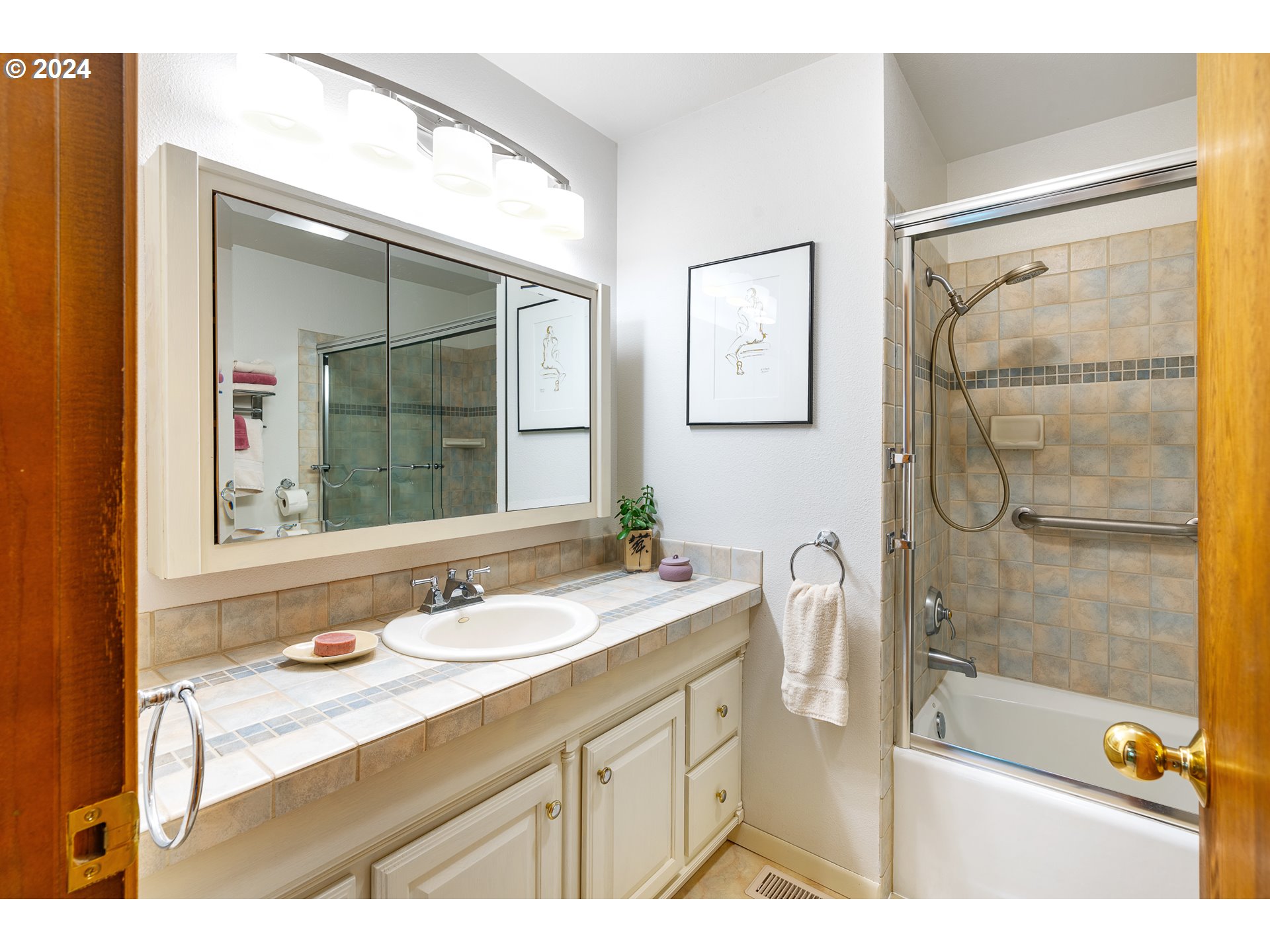 1200 NW GREENBRIAR PL