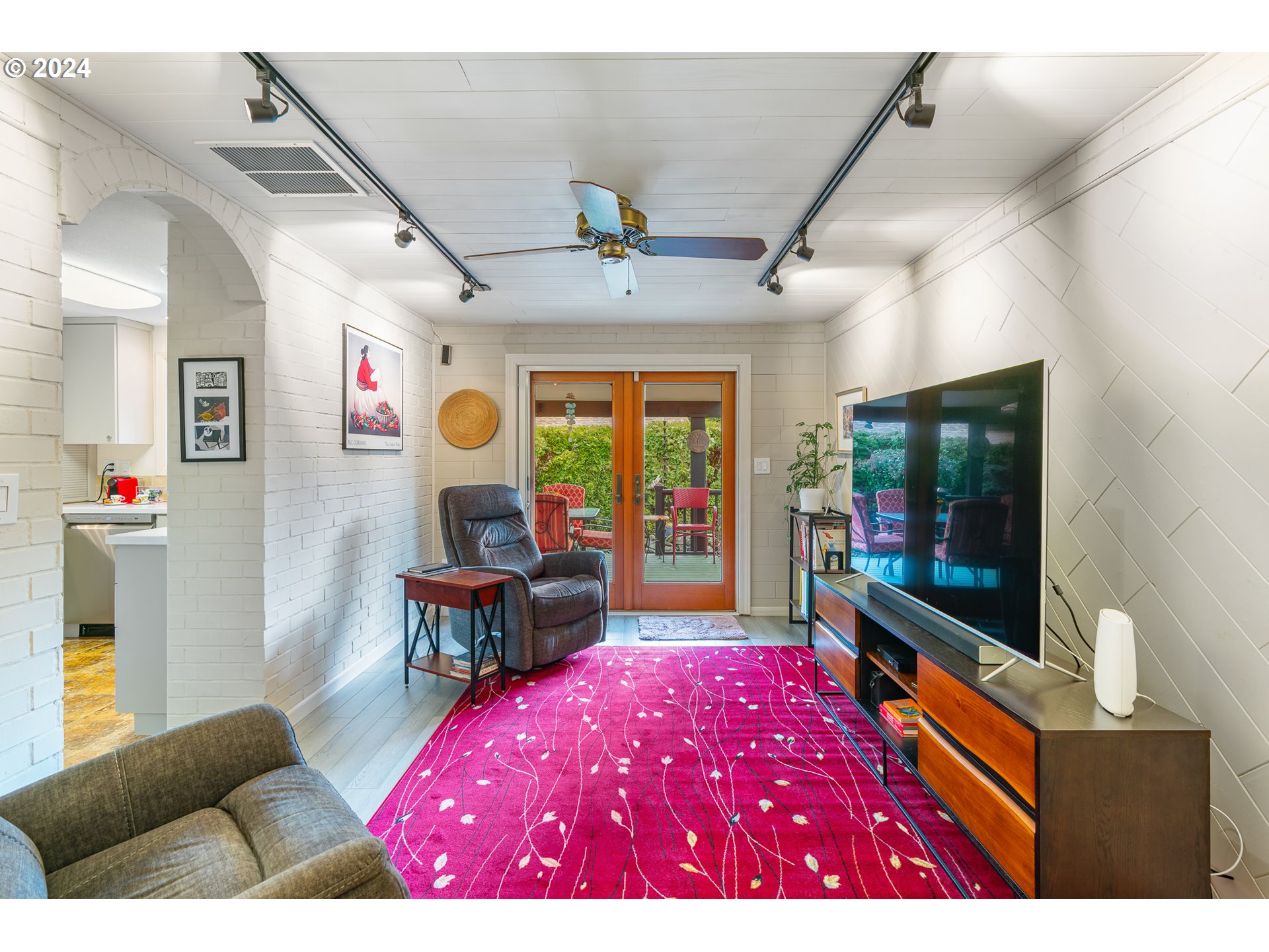 1200 NW GREENBRIAR PL