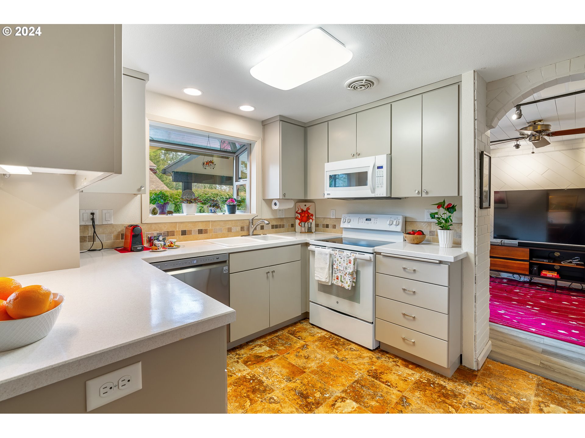 1200 NW GREENBRIAR PL