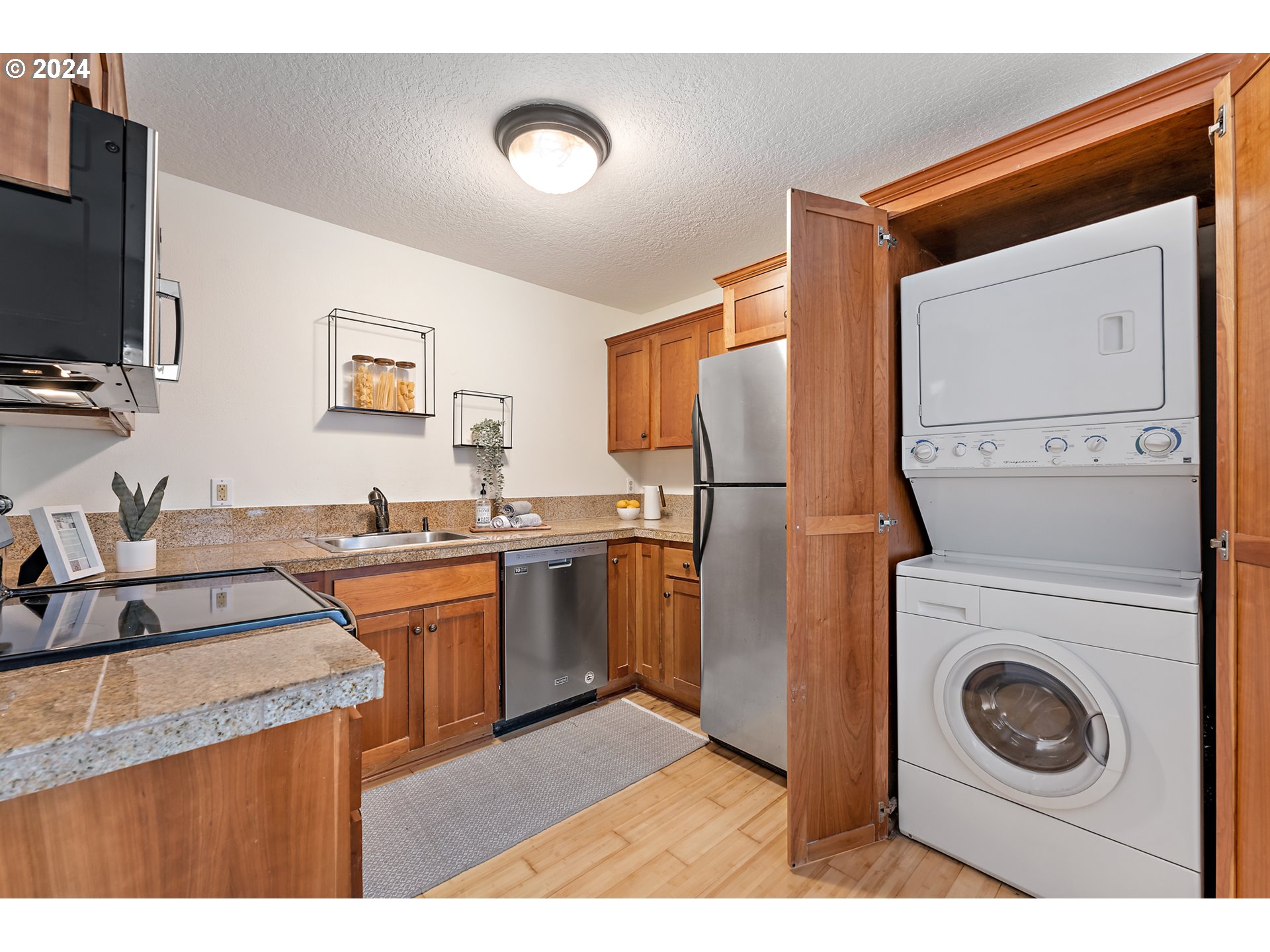 6912 N PHILADELPHIA AVE