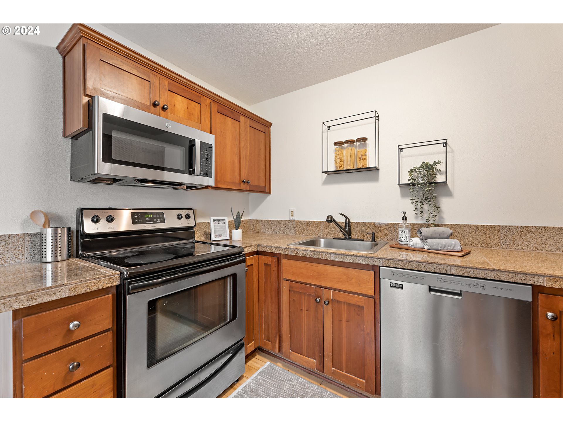 6912 N PHILADELPHIA AVE