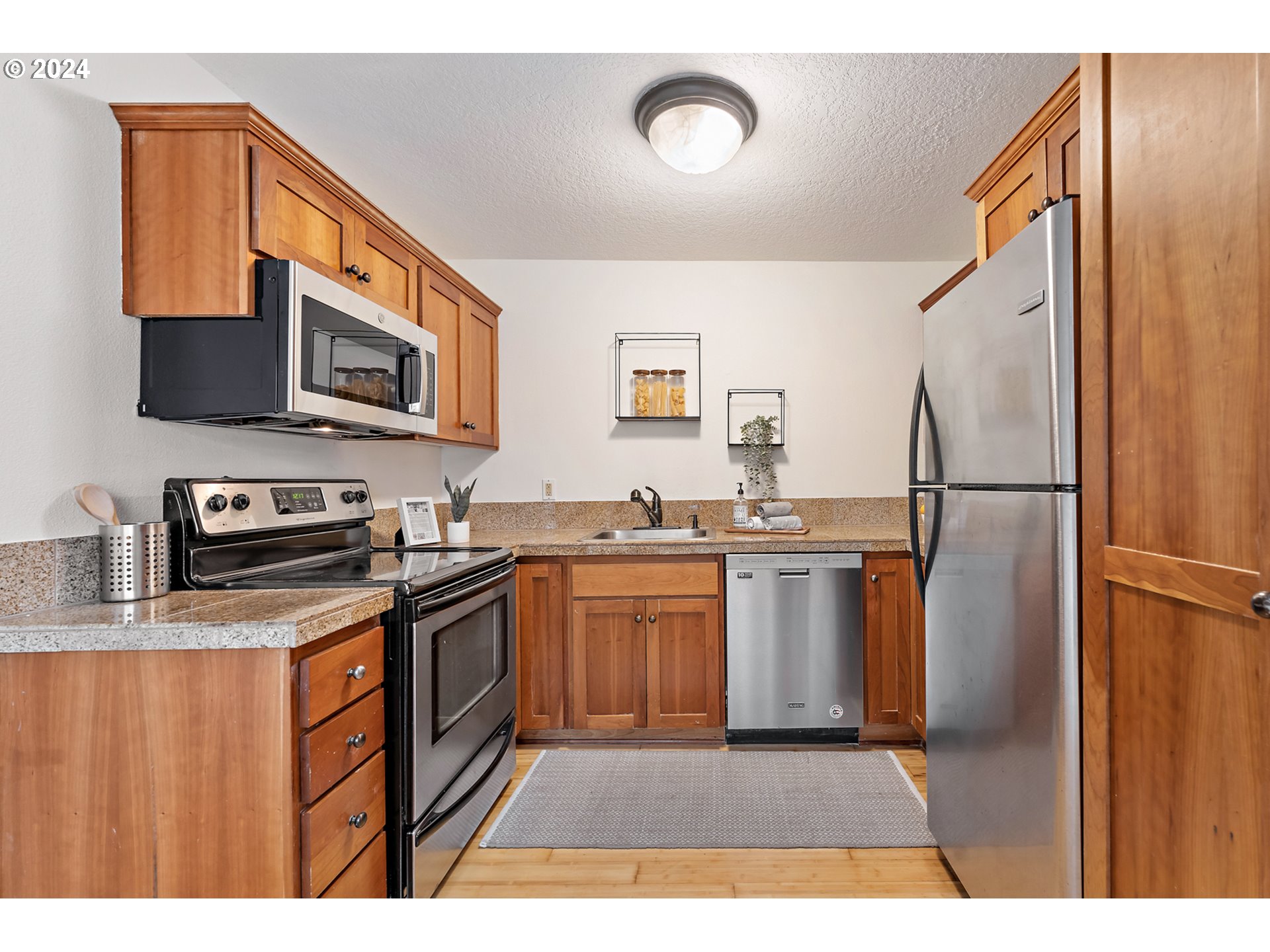 6912 N PHILADELPHIA AVE