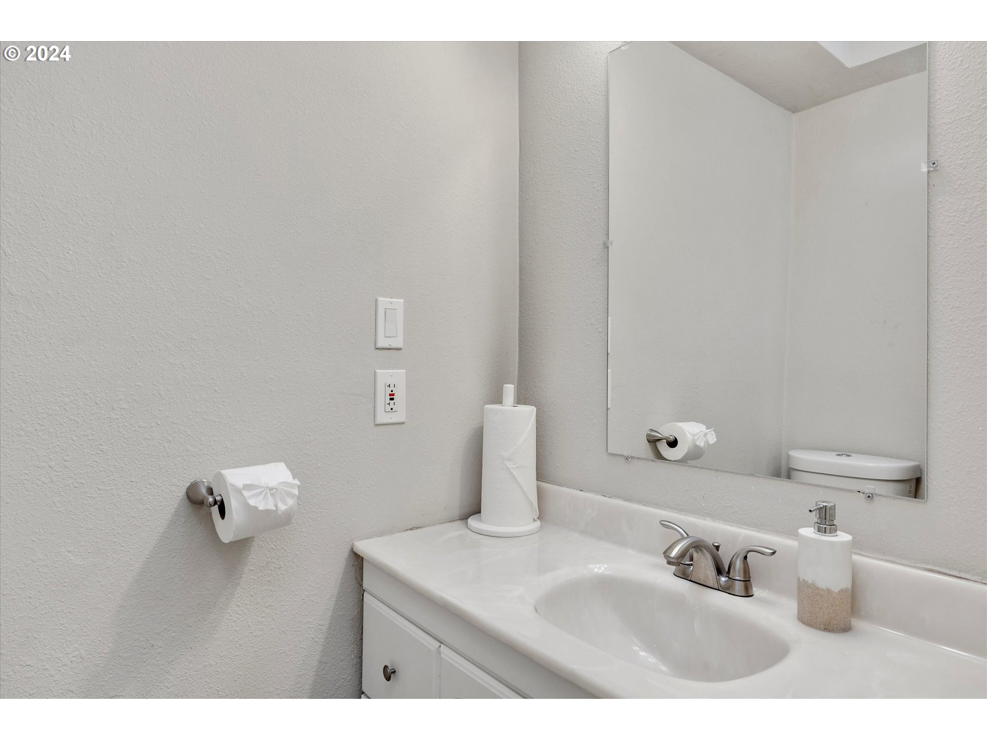 16811 S CREEKSIDE CT